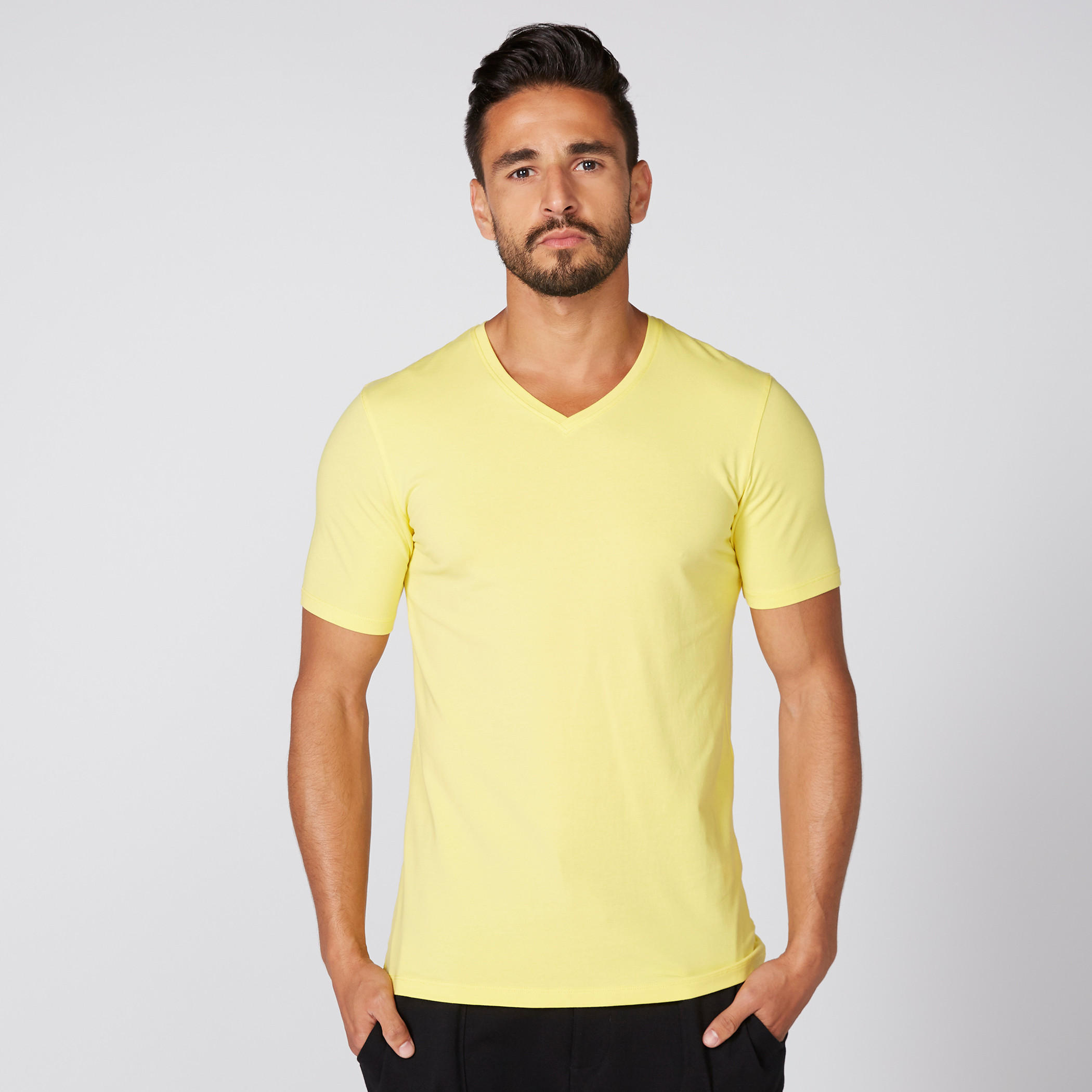 تيشيرت بياقة V وأكمام قصيرة-men-clothing-tshirtsandpolos-tshirts-image-1
