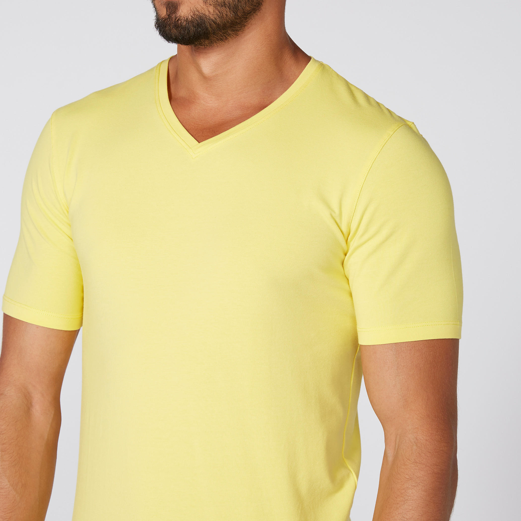 تيشيرت بياقة V وأكمام قصيرة-men-clothing-tshirtsandpolos-tshirts-image-3