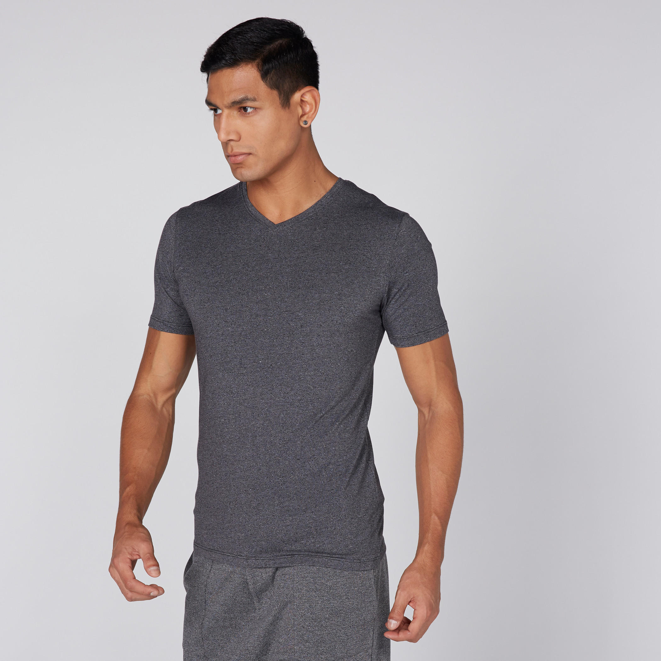 تيشيرت بياقة V وأكمام قصيرة-men-clothing-tshirtsandpolos-tshirts-image-2
