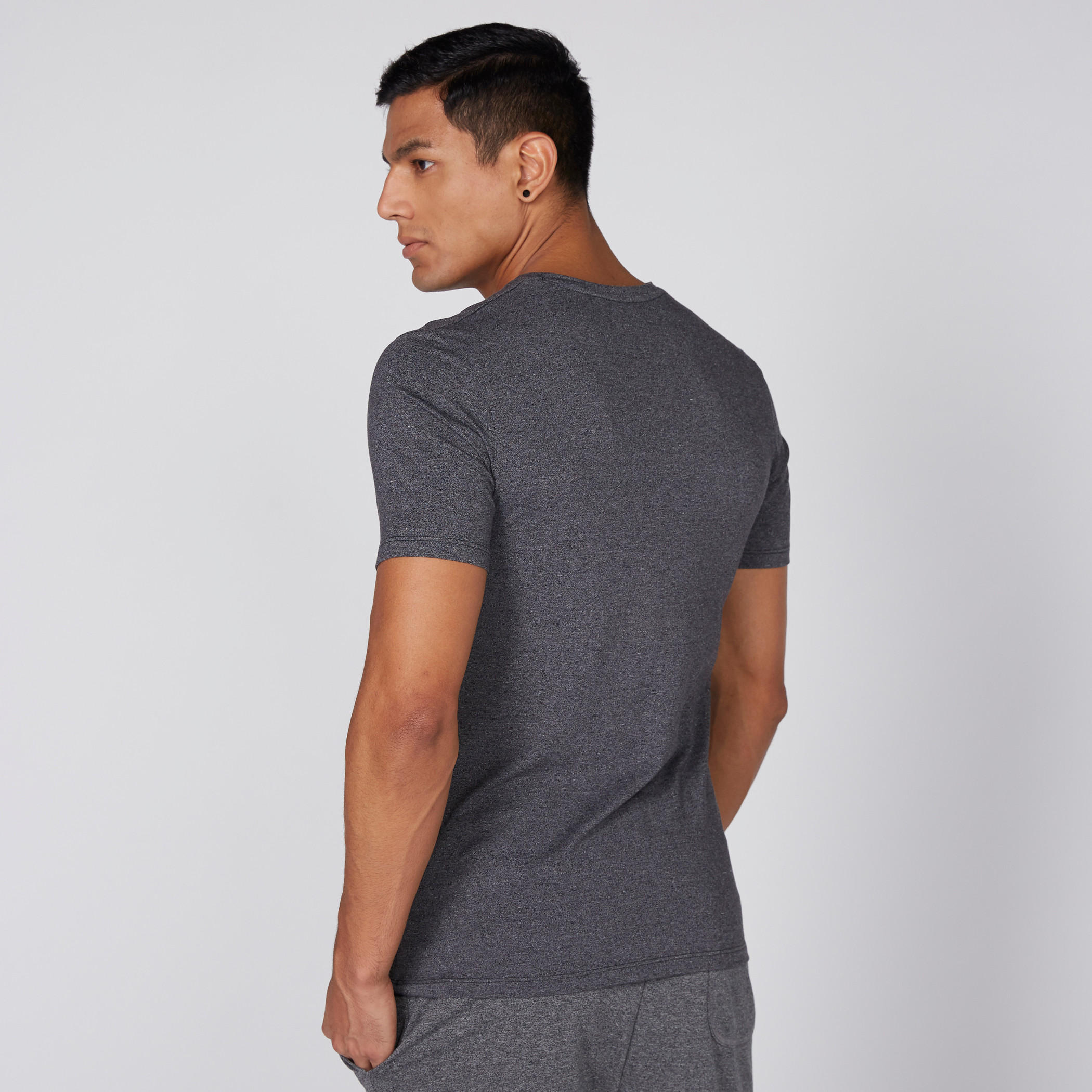 تيشيرت بياقة V وأكمام قصيرة-men-clothing-tshirtsandpolos-tshirts-image-3