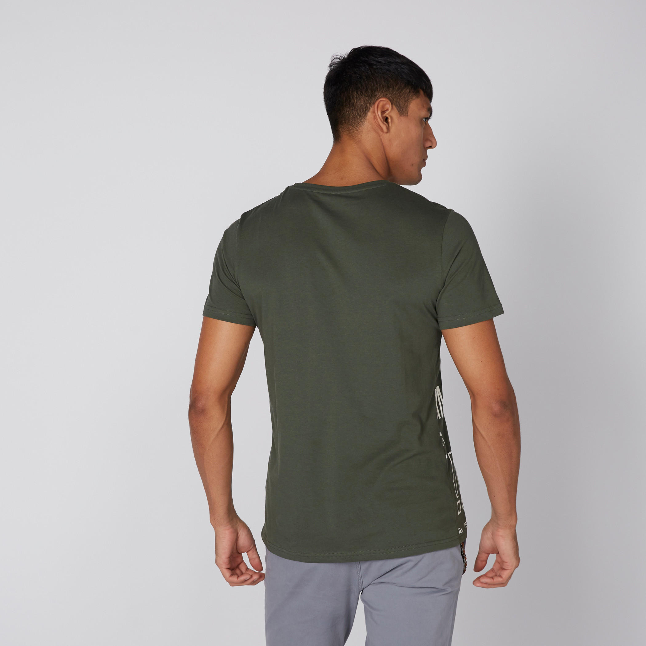 تيشيرت بياقة مستديرة وأكمام قصيرة وطبعات-men-clothing-tshirtsandpolos-tshirts-image-2