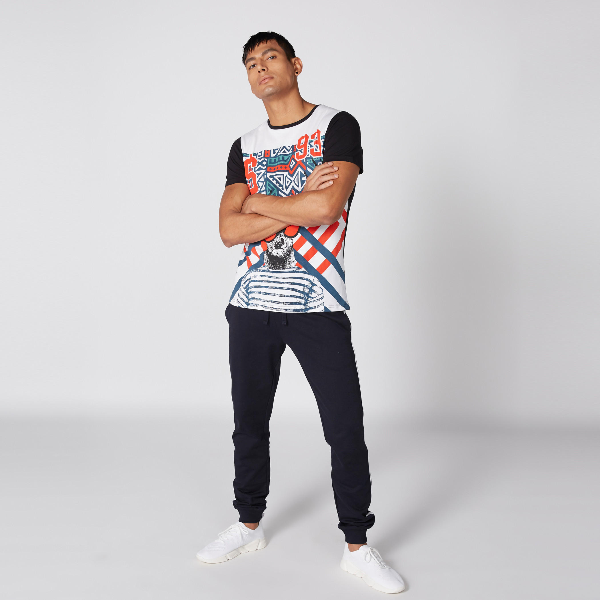 تيشيرت بطبعات وياقة مستديرة وأكمام قصيرة-men-clothing-tshirtsandpolos-tshirts-image-3