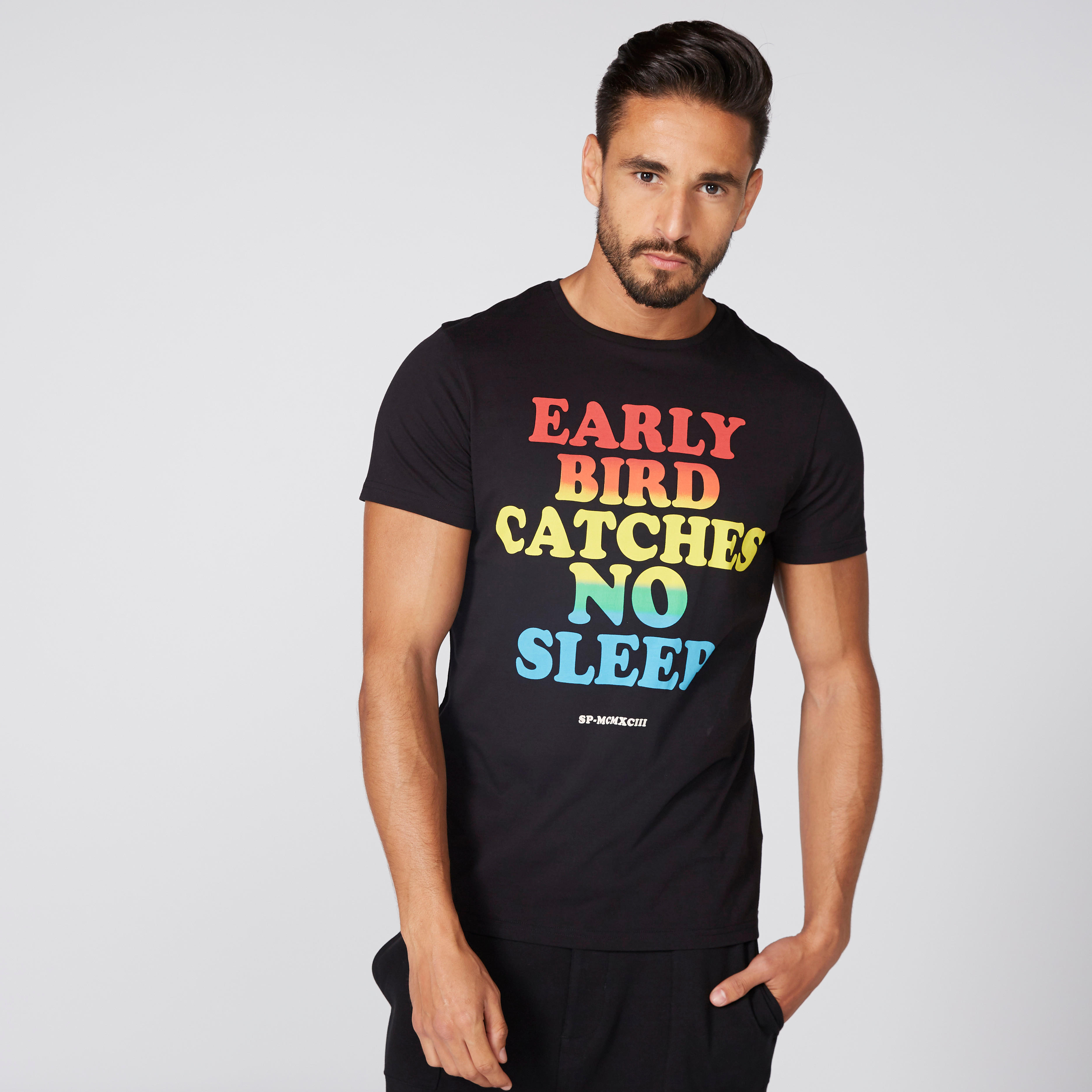 تيشيرت بياقة مستديرة وأكمام قصيرة وطبعات-men-clothing-tshirtsandpolos-tshirts-image-1
