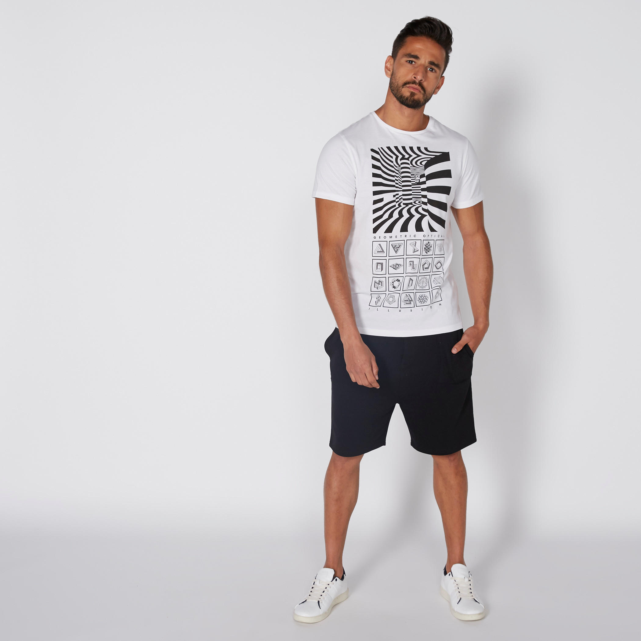 تيشيرت بياقة مستديرة وأكمام قصيرة وطبعات-men-clothing-tshirtsandpolos-tshirts-image-1