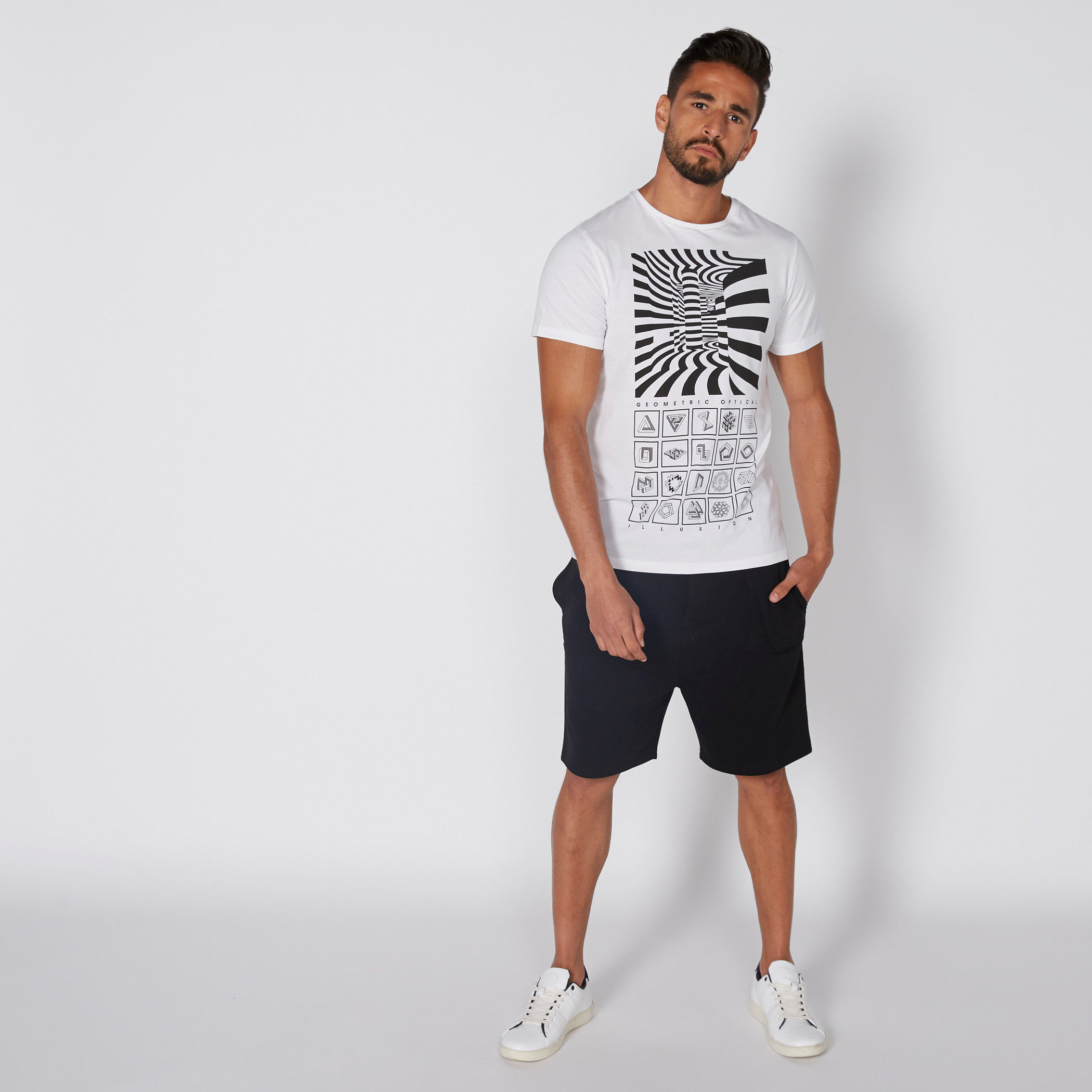 تيشيرت بياقة مستديرة وأكمام قصيرة وطبعات-men-clothing-tshirtsandpolos-tshirts-image-1