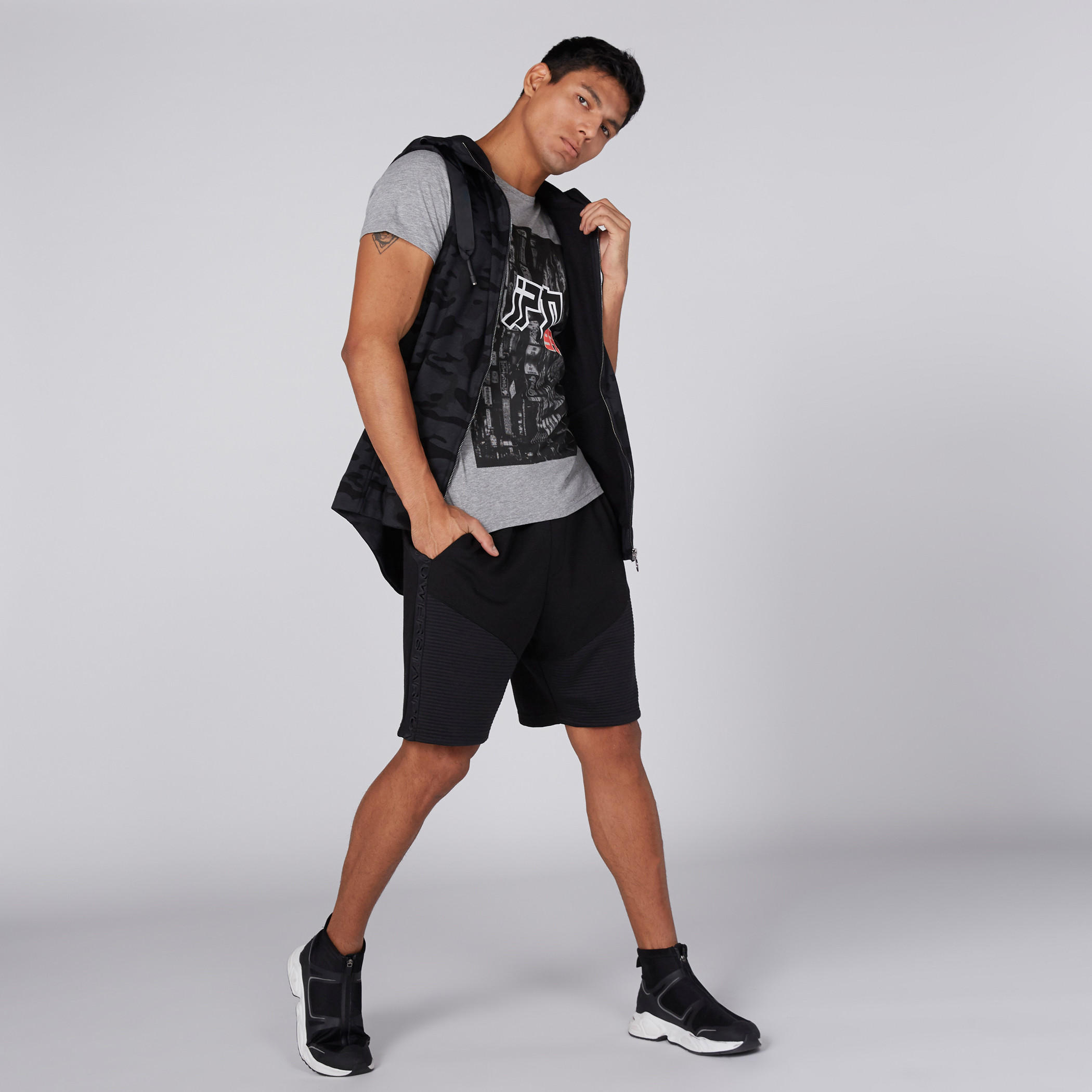 تيشيرت بياقة مستديرة وأكمام قصيرة وطبعات-men-clothing-tshirtsandpolos-tshirts-image-4