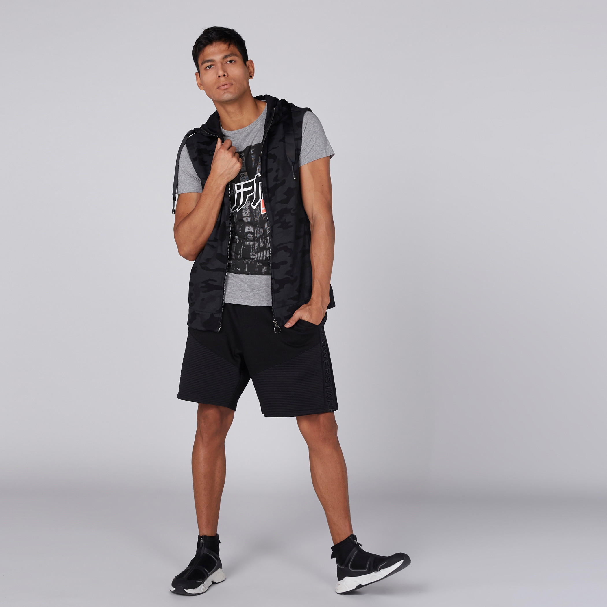 تيشيرت بياقة مستديرة وأكمام قصيرة وطبعات-men-clothing-tshirtsandpolos-tshirts-image-3