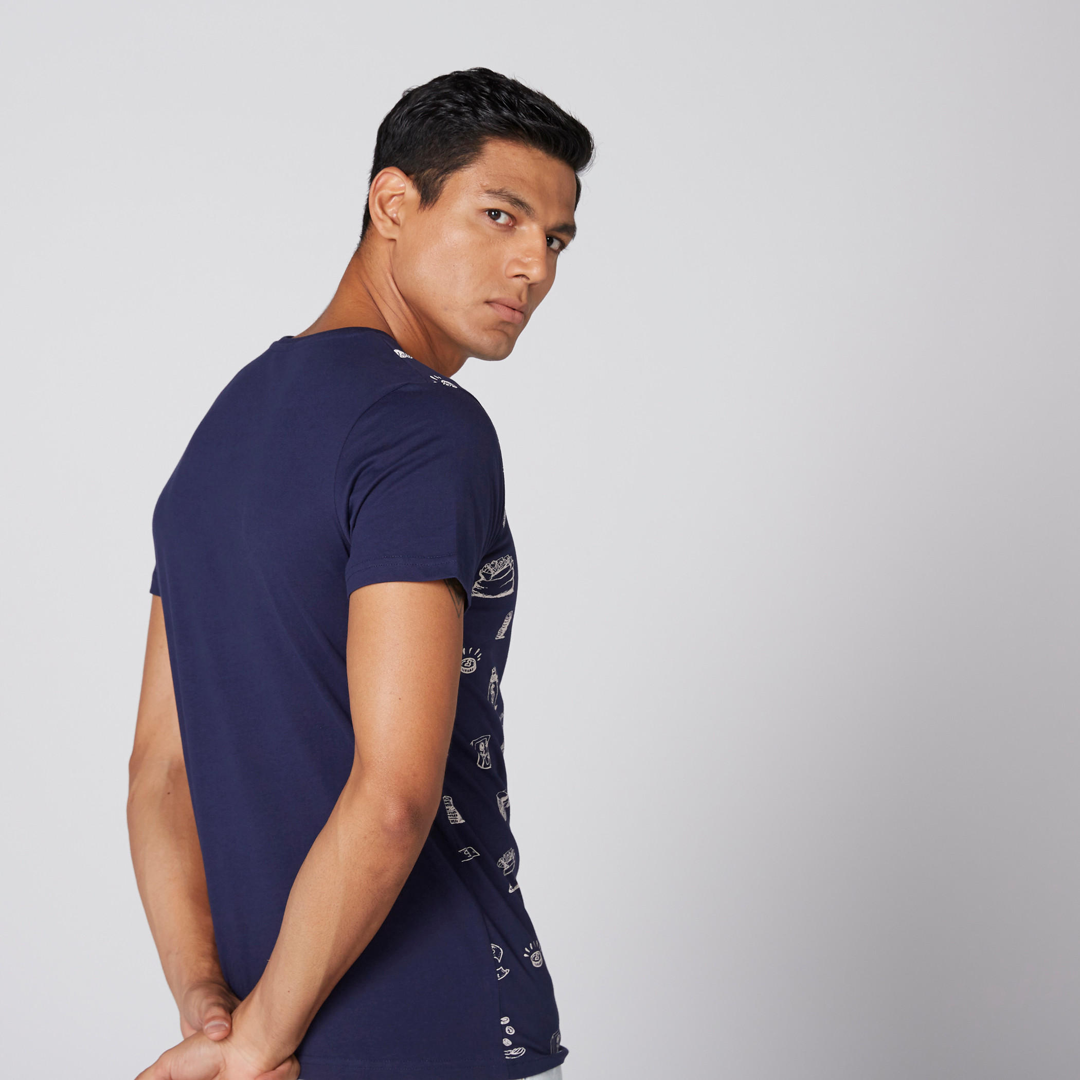 تيشيرت بياقة مستديرة وأكمام قصيرة وطبعات-men-clothing-tshirtsandpolos-tshirts-image-3