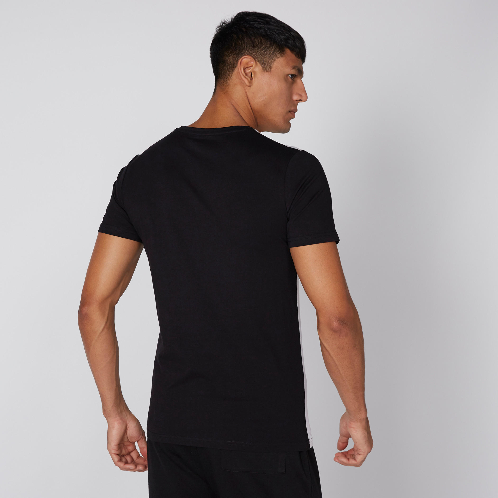 تيشيرت بياقة مستديرة وأكمام قصيرة وطبعات-men-clothing-tshirtsandpolos-tshirts-image-2