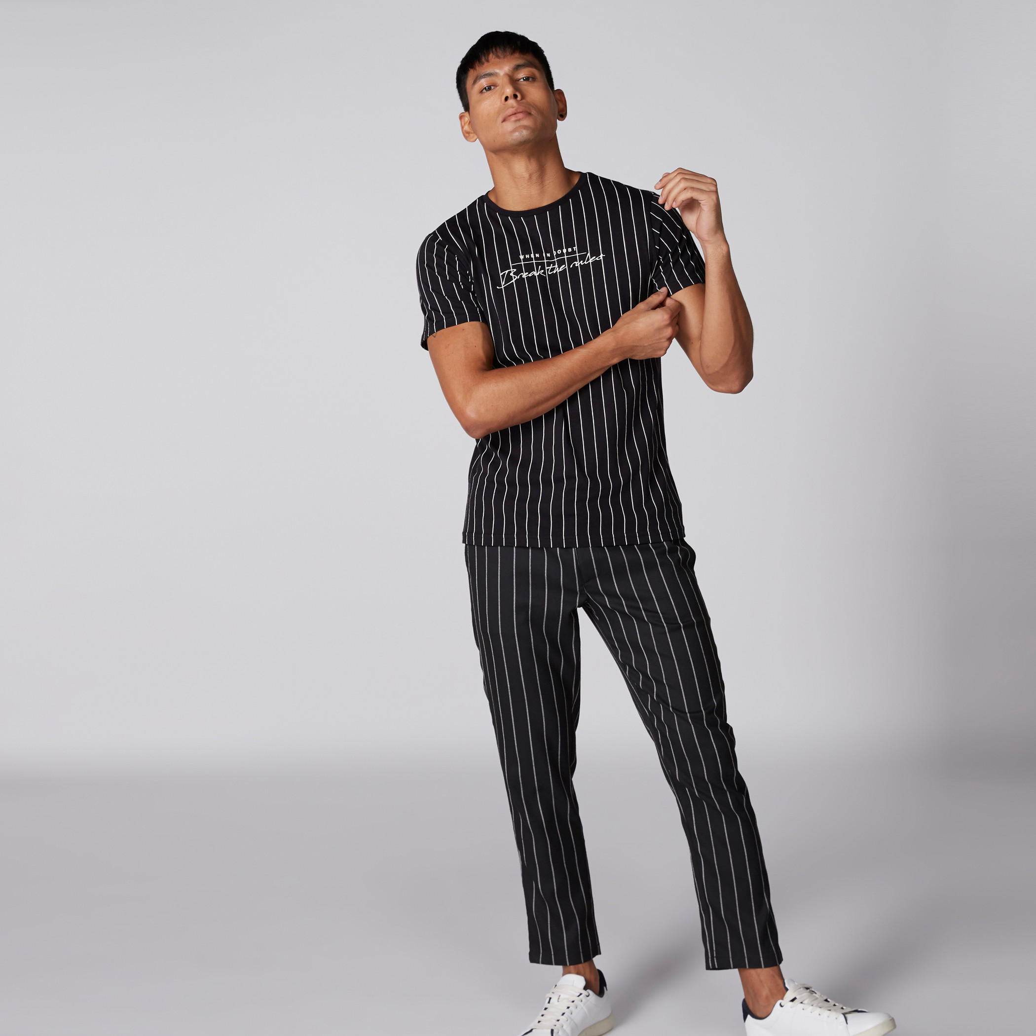 تيشيرت مقلّم بياقة مستديرة وأكمام قصيرة-men-clothing-tshirtsandpolos-tshirts-image-3
