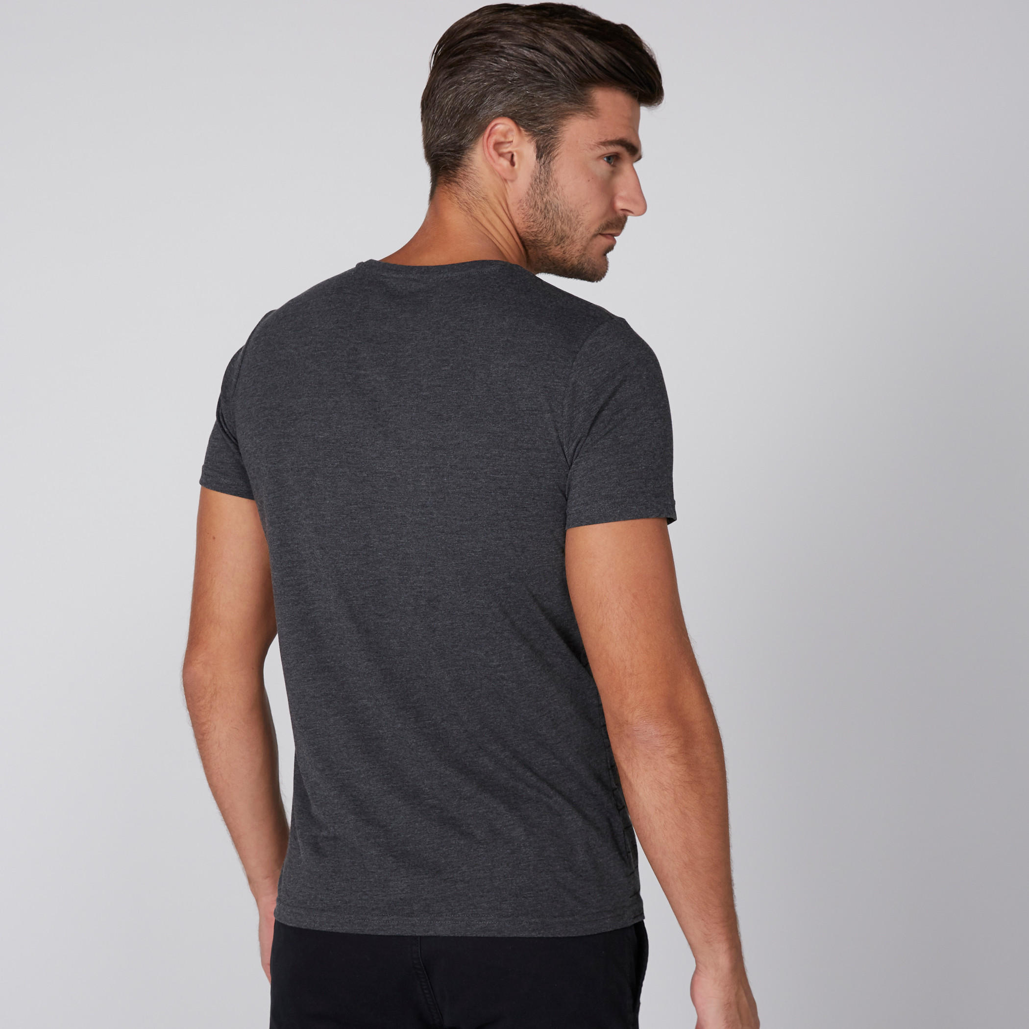 تيشيرت مقلّم بياقة مستديرة وأكمام قصيرة-men-clothing-tshirtsandpolos-tshirts-image-3