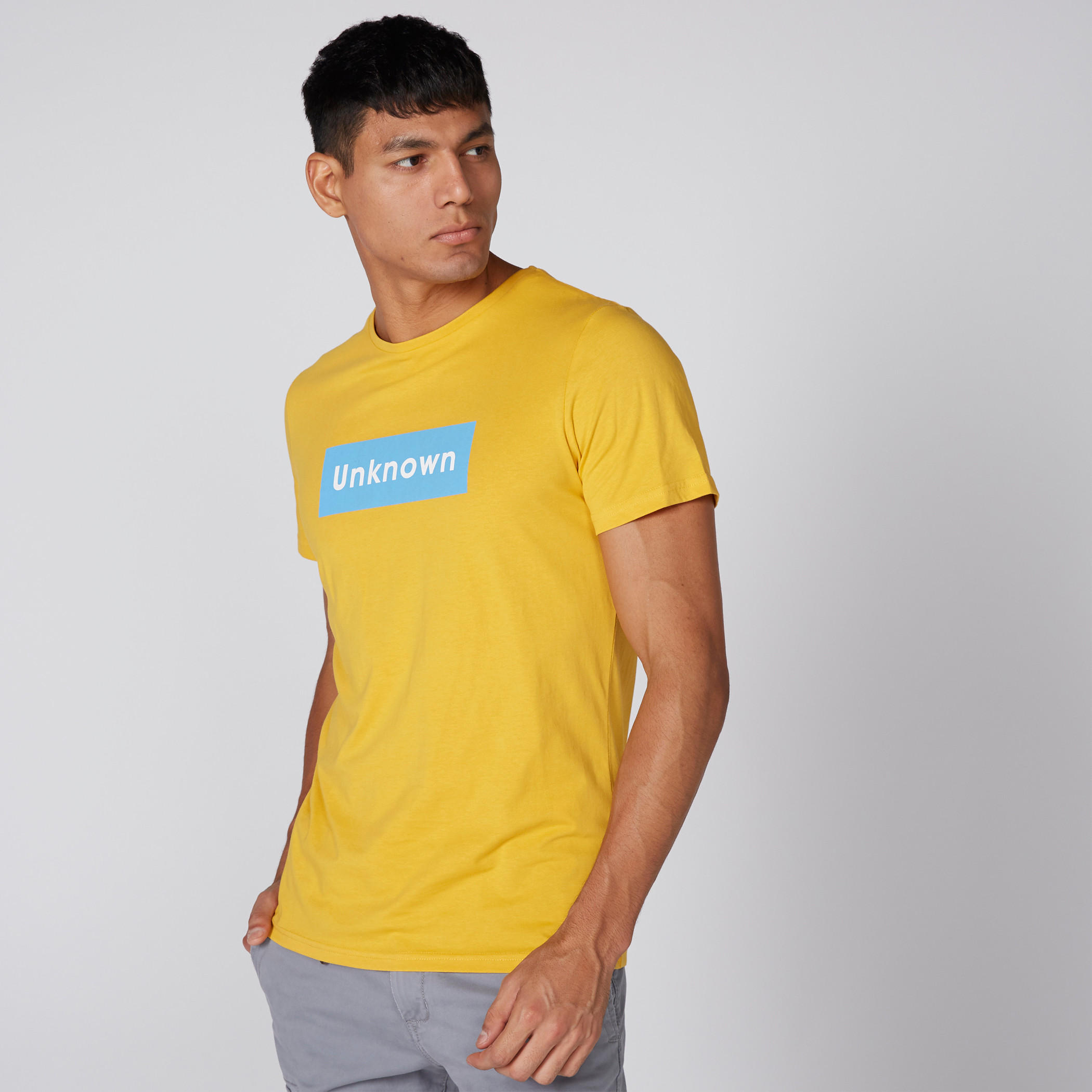 تيشيرت بياقة مستديرة وأكمام قصيرة وطبعات-men-clothing-tshirtsandpolos-tshirts-image-1