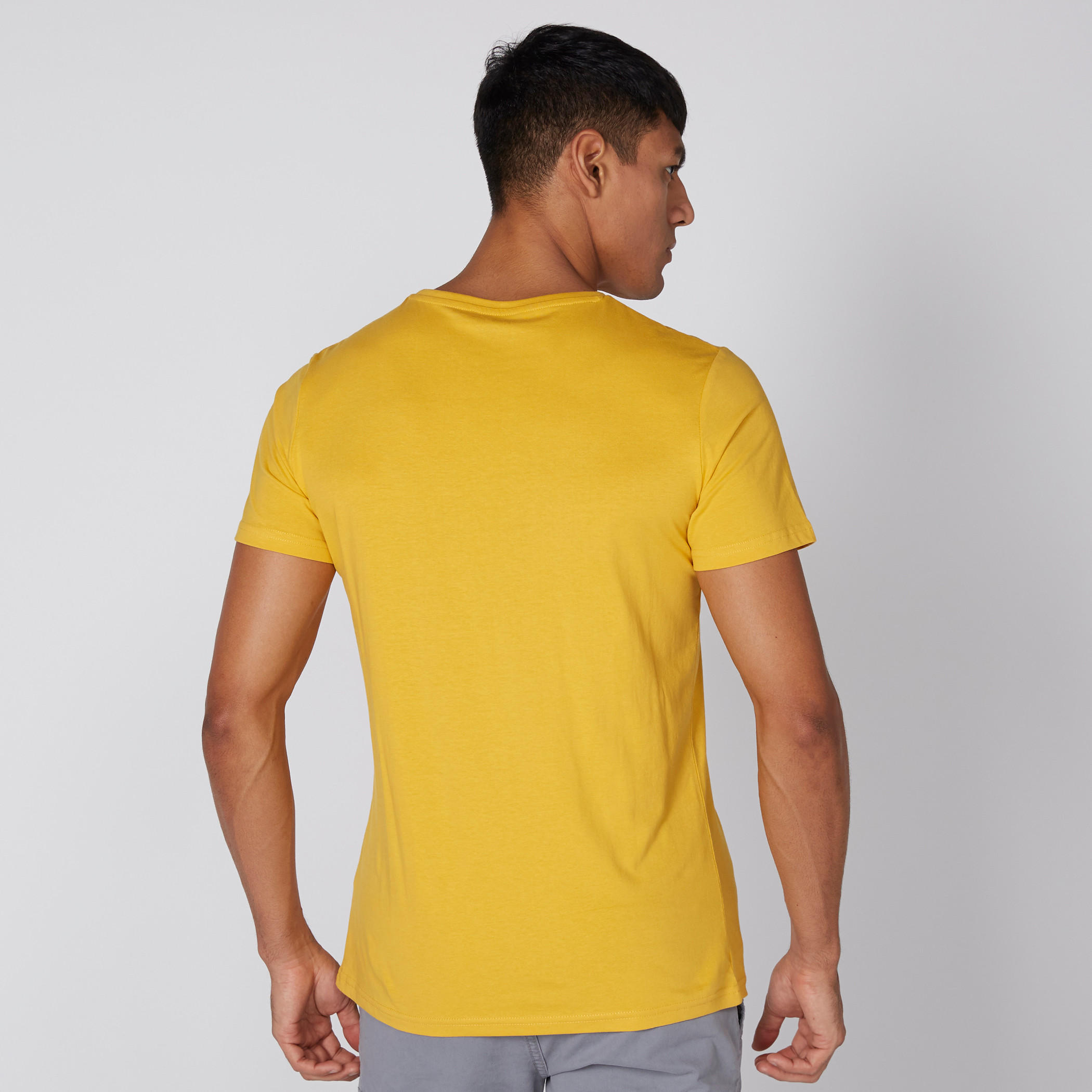 تيشيرت بياقة مستديرة وأكمام قصيرة وطبعات-men-clothing-tshirtsandpolos-tshirts-image-2