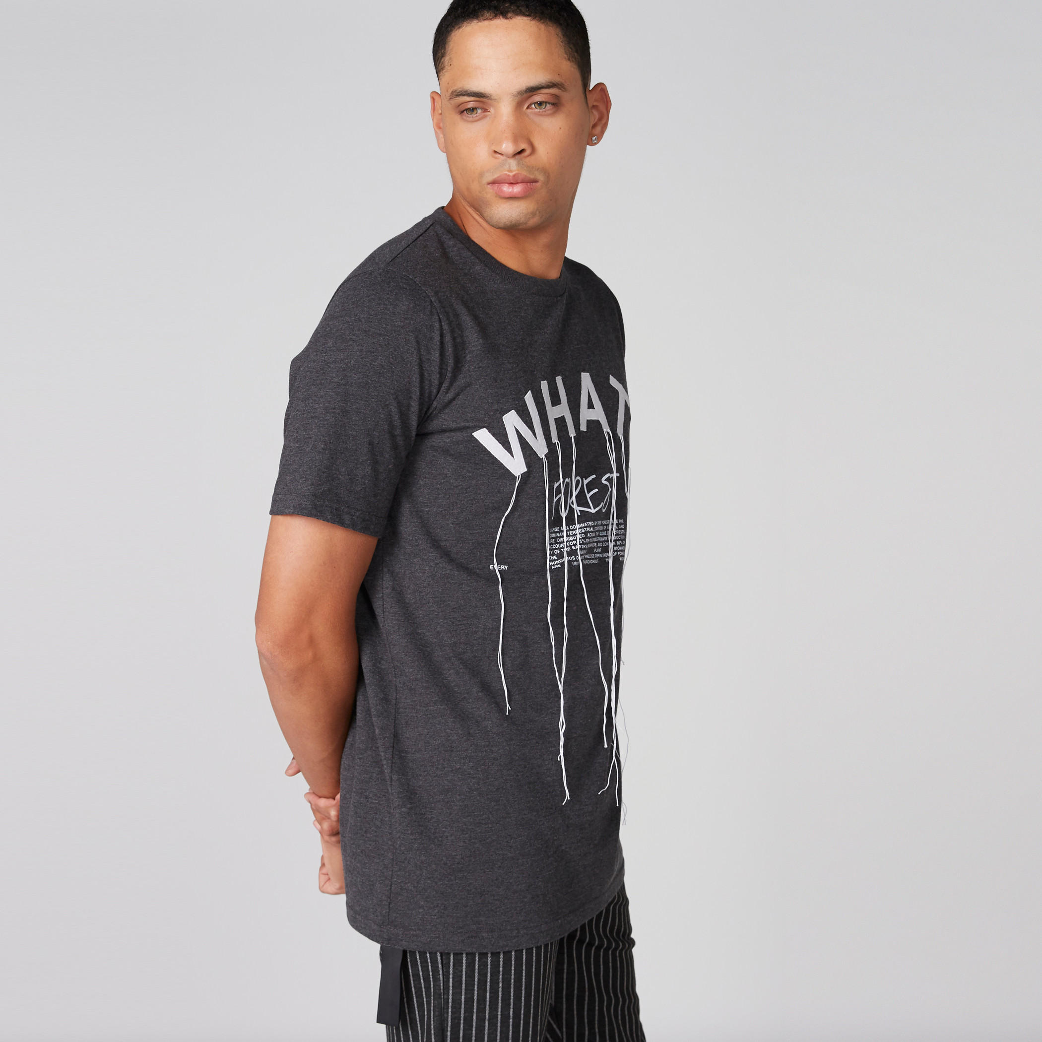 تيشيرت بياقة مستديرة وأكمام قصيرة وطبعات-men-clothing-tshirtsandpolos-tshirts-image-4