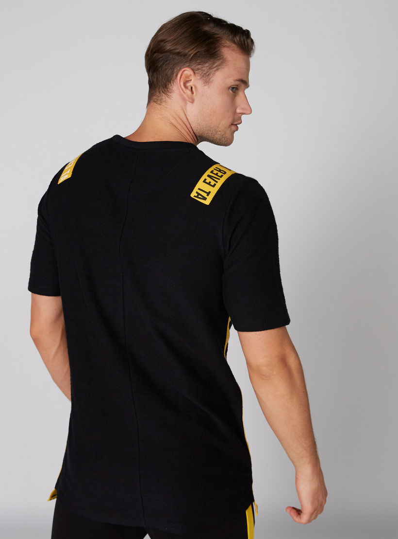 تيشيرت بياقة مستديرة وأكمام قصيرة-men-clothing-tshirtsandpolos-tshirts-image-2
