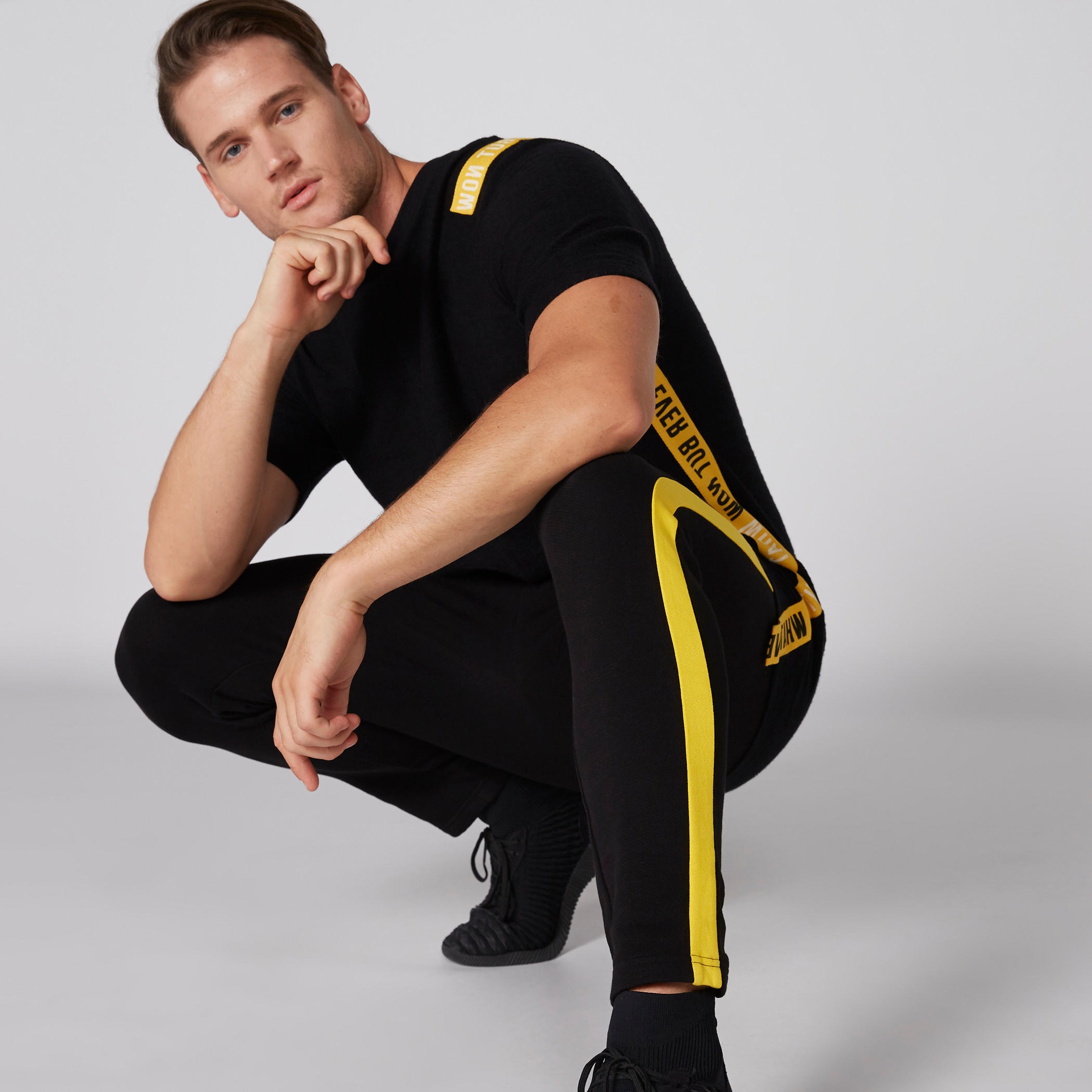تيشيرت بياقة مستديرة وأكمام قصيرة-men-clothing-tshirtsandpolos-tshirts-image-3