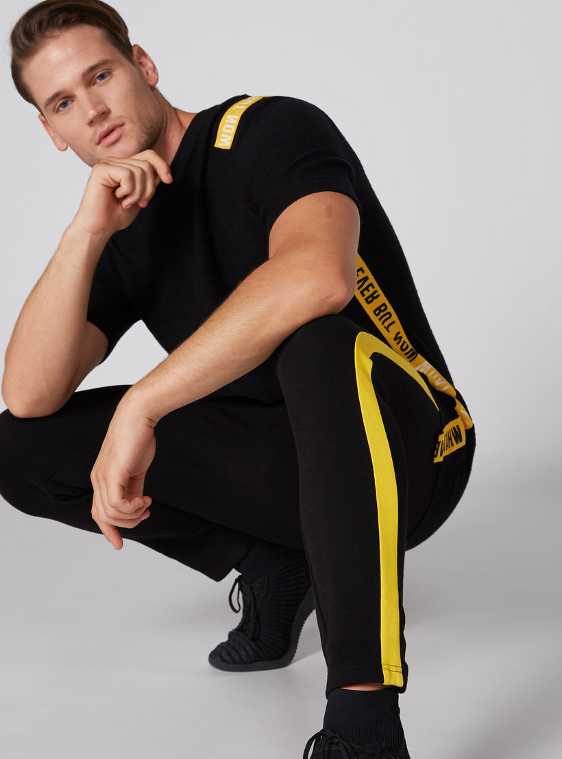 تيشيرت بياقة مستديرة وأكمام قصيرة-men-clothing-tshirtsandpolos-tshirts-image-3