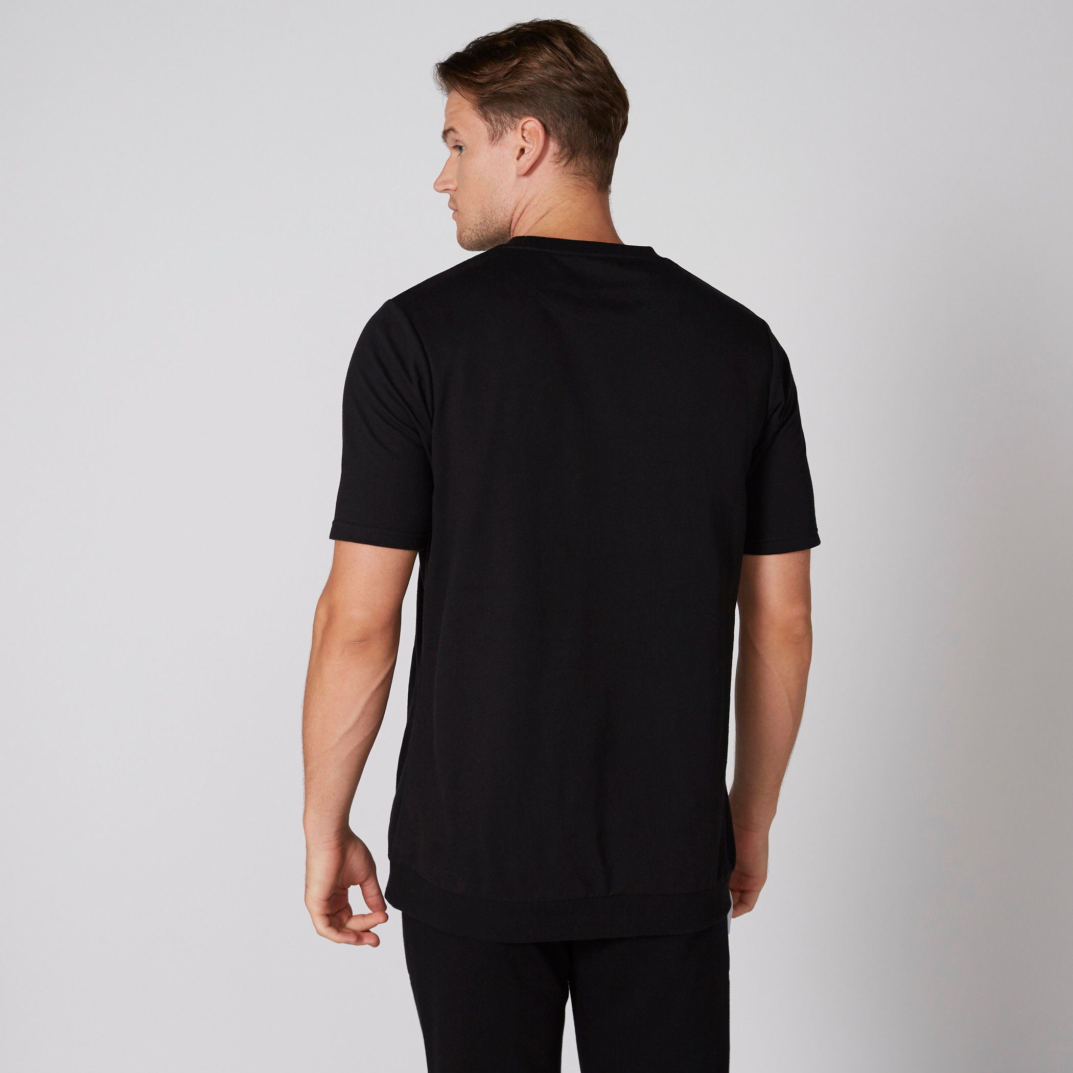 تيشيرت بياقة مستديرة وأكمام قصيرة وطبعات-men-clothing-tshirtsandpolos-tshirts-image-2