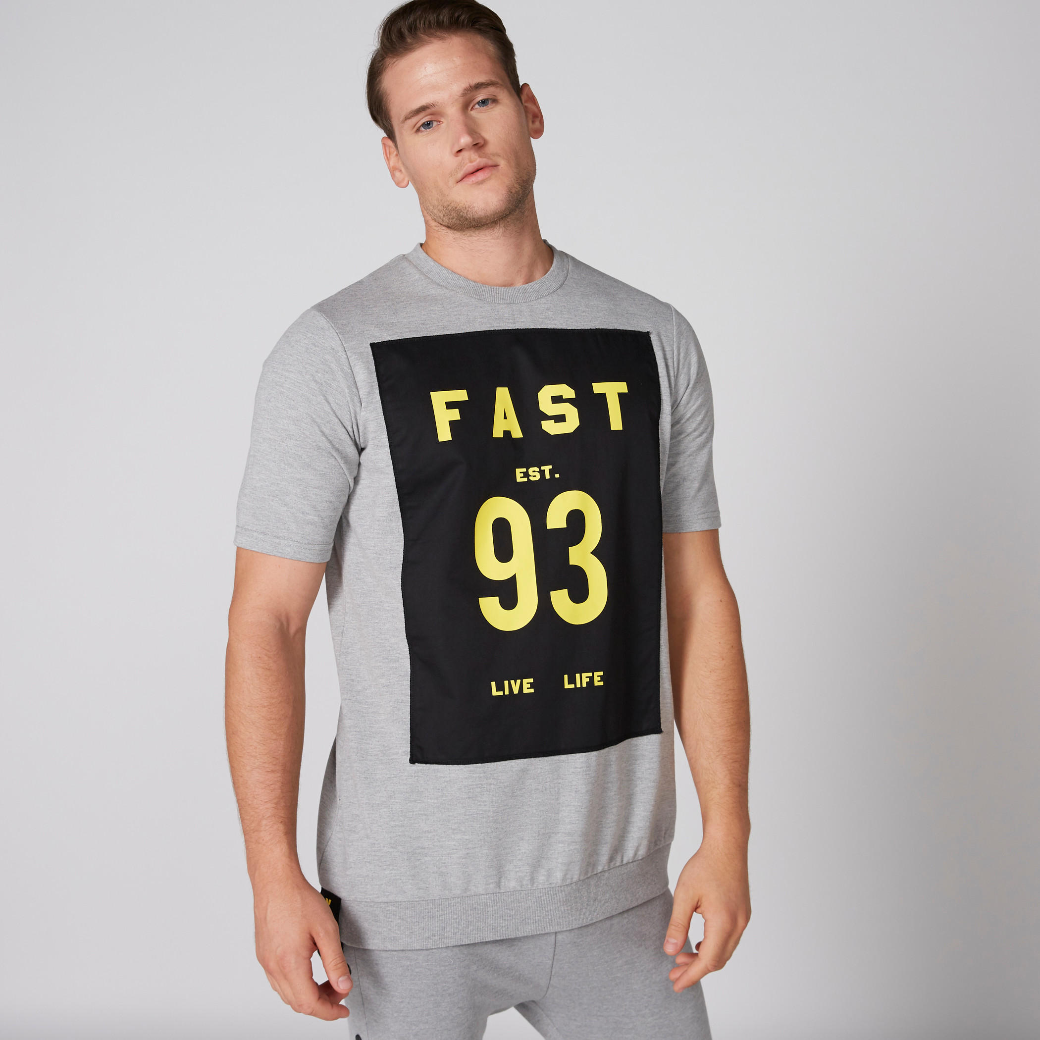تيشيرت بياقة مستديرة وأكمام قصيرة وطبعات-men-clothing-tshirtsandpolos-tshirts-image-1