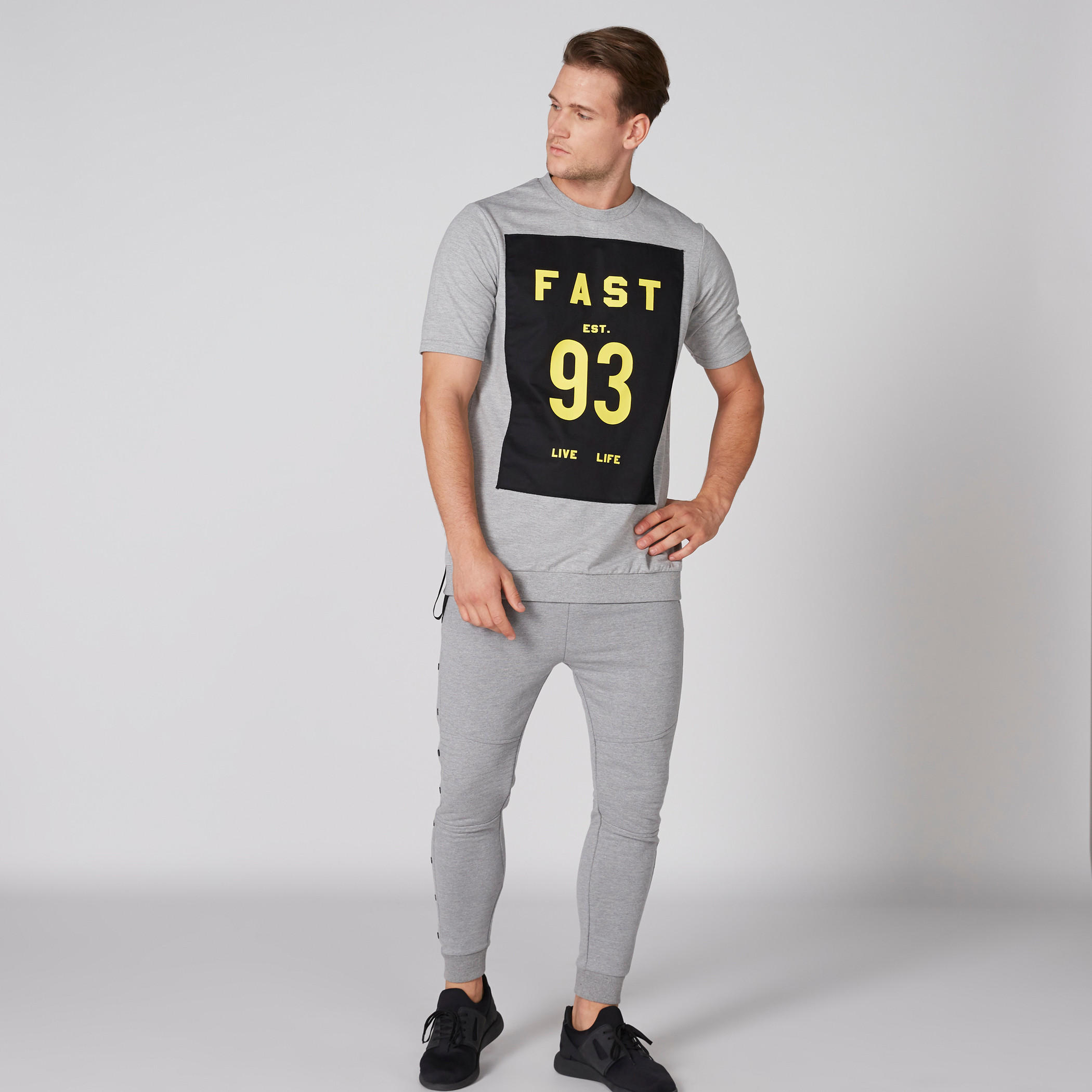 تيشيرت بياقة مستديرة وأكمام قصيرة وطبعات-men-clothing-tshirtsandpolos-tshirts-image-3