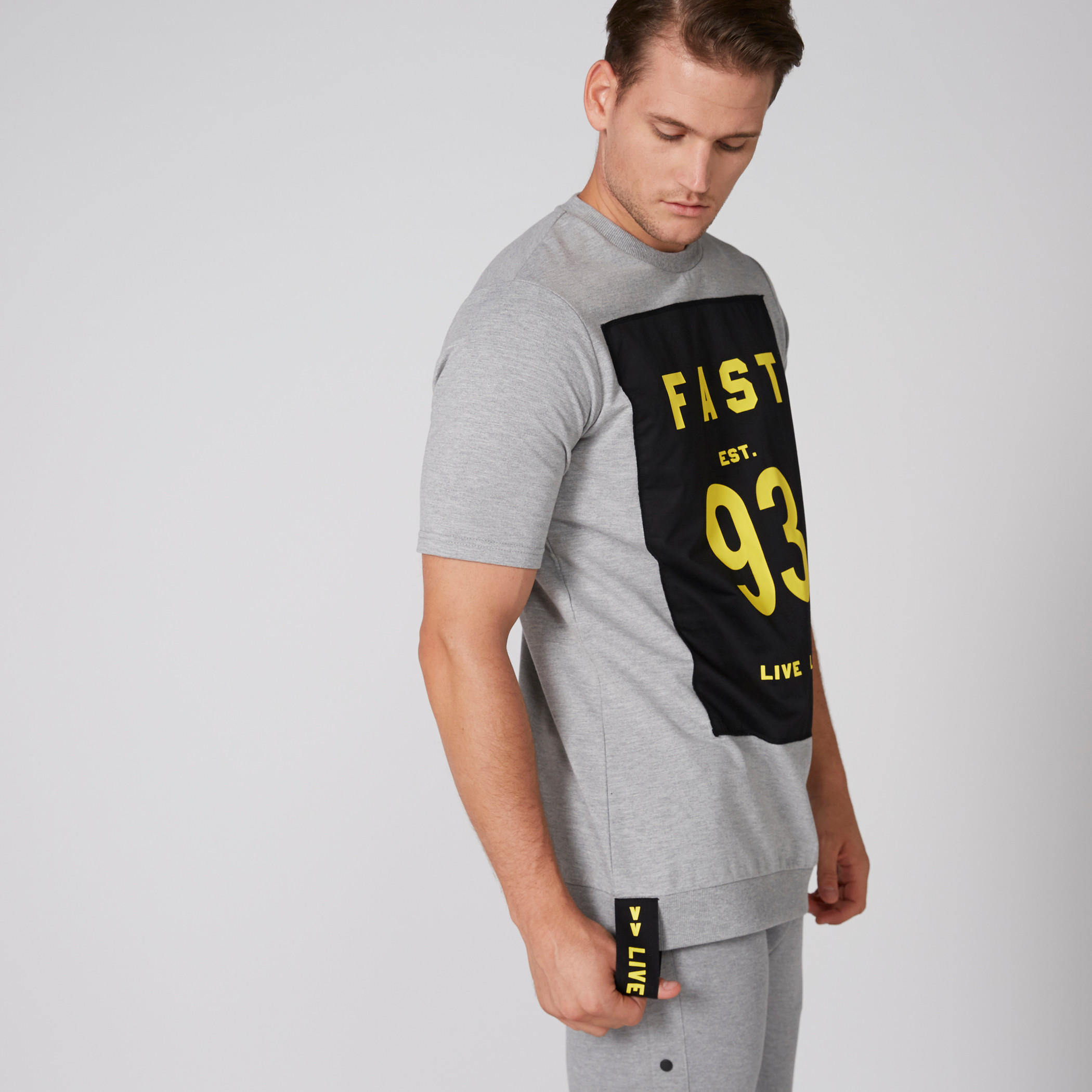 تيشيرت بياقة مستديرة وأكمام قصيرة وطبعات-men-clothing-tshirtsandpolos-tshirts-image-4