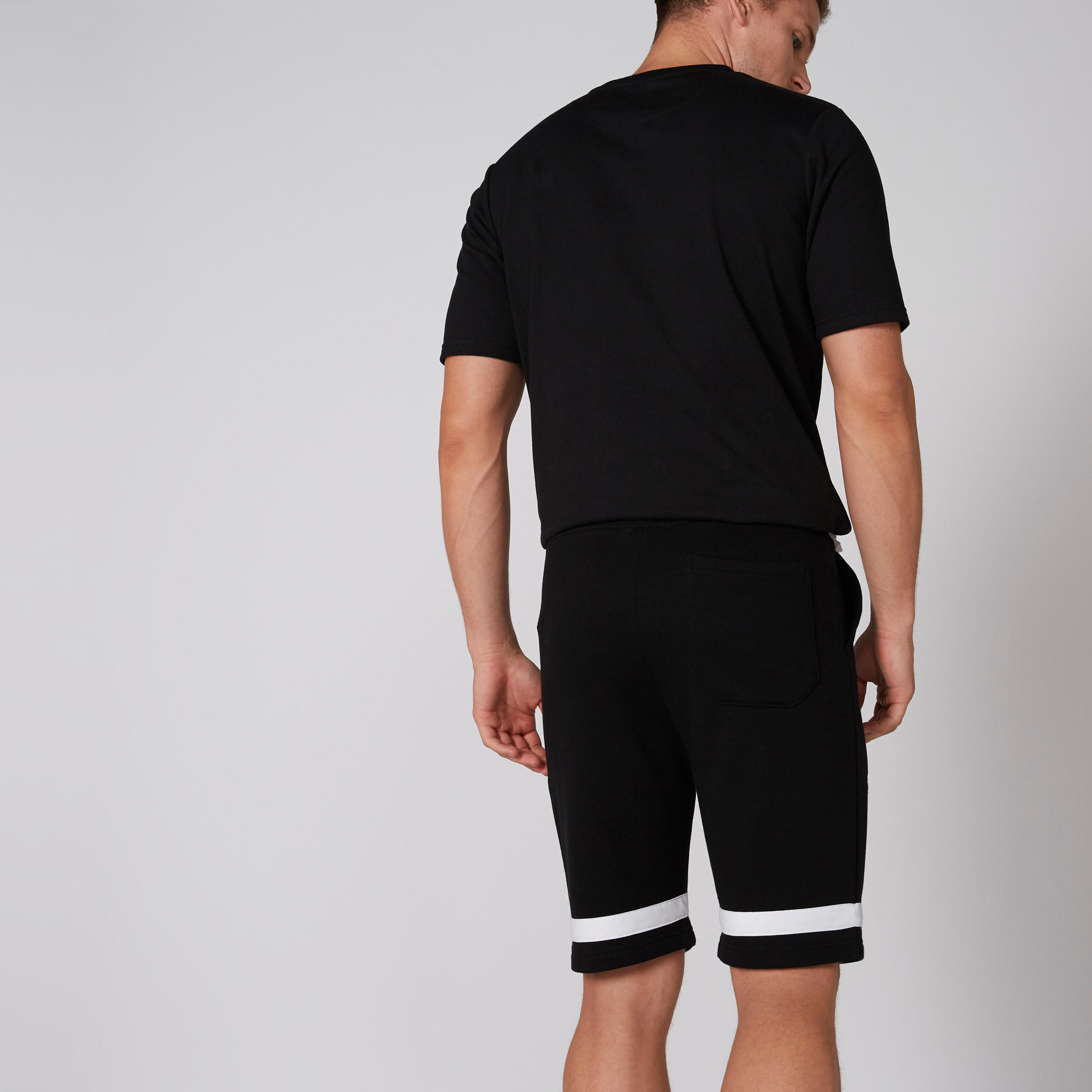 شورت برباط وجيوب وطبعات-men-clothing-bottoms-shorts-image-2