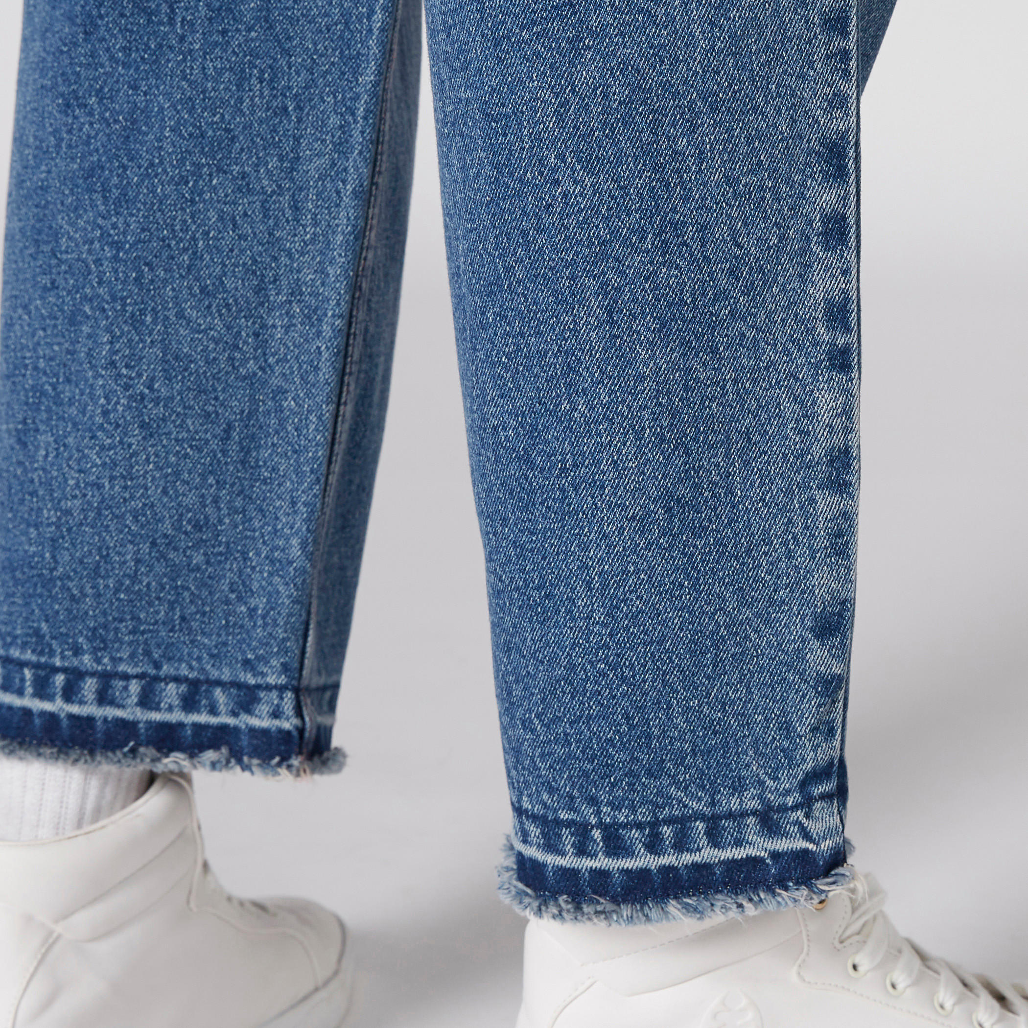 بنطال جينز طويل بزر إغلاق وجيوب-men-clothing-bottoms-jeans-image-4