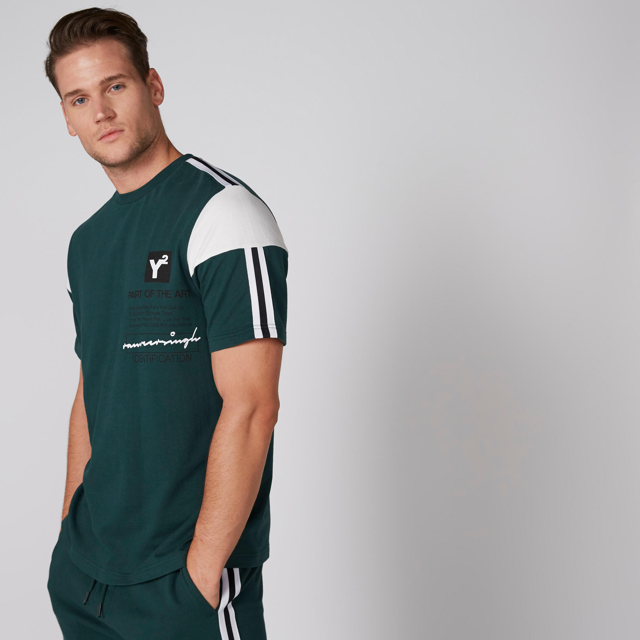 تيشيرت بياقة ضيّقة وأكمام قصيرة وطبعات-men-clothing-tshirtsandpolos-tshirts-image-4