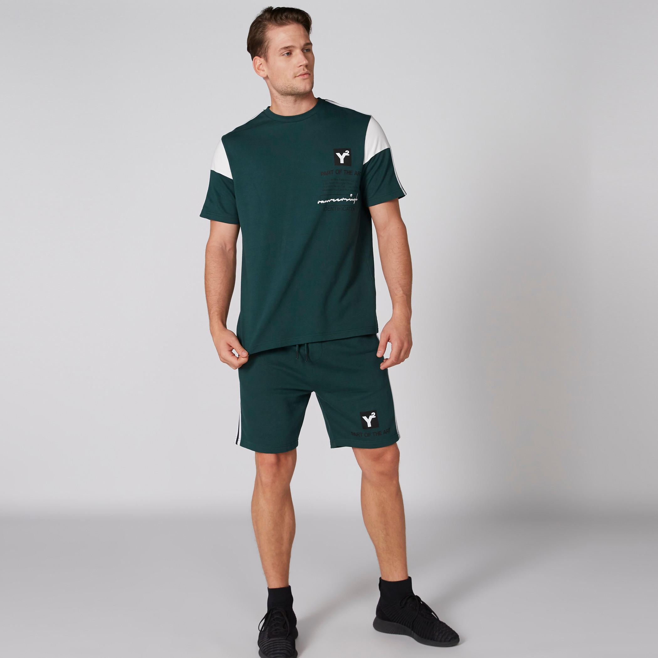 شورت بخصر مطّاطي وطبعات-men-clothing-bottoms-shorts-image-1