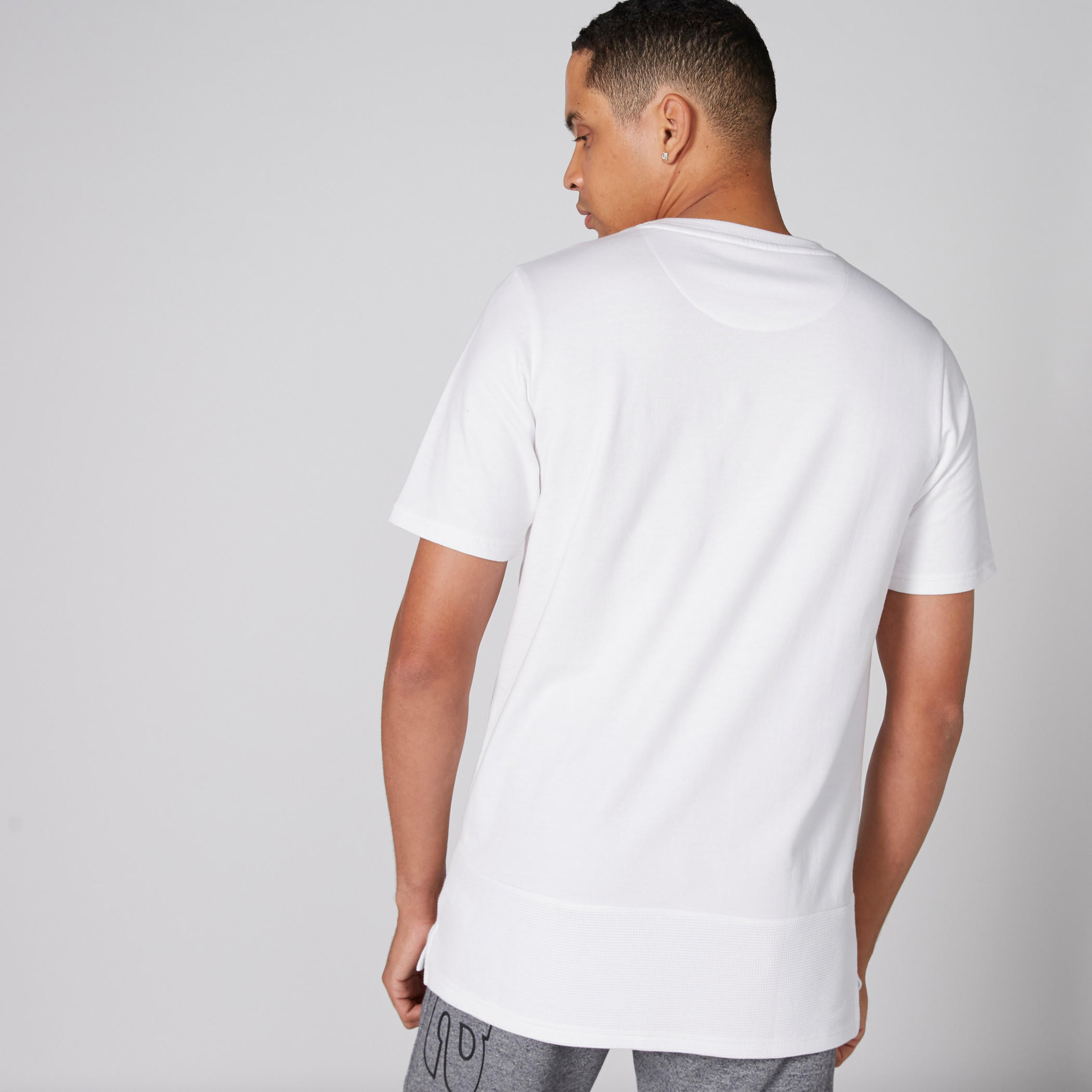 تيشيرت بياقة ضيّقة وأكمام قصيرة وجيوب-men-clothing-tshirtsandpolos-tshirts-image-2