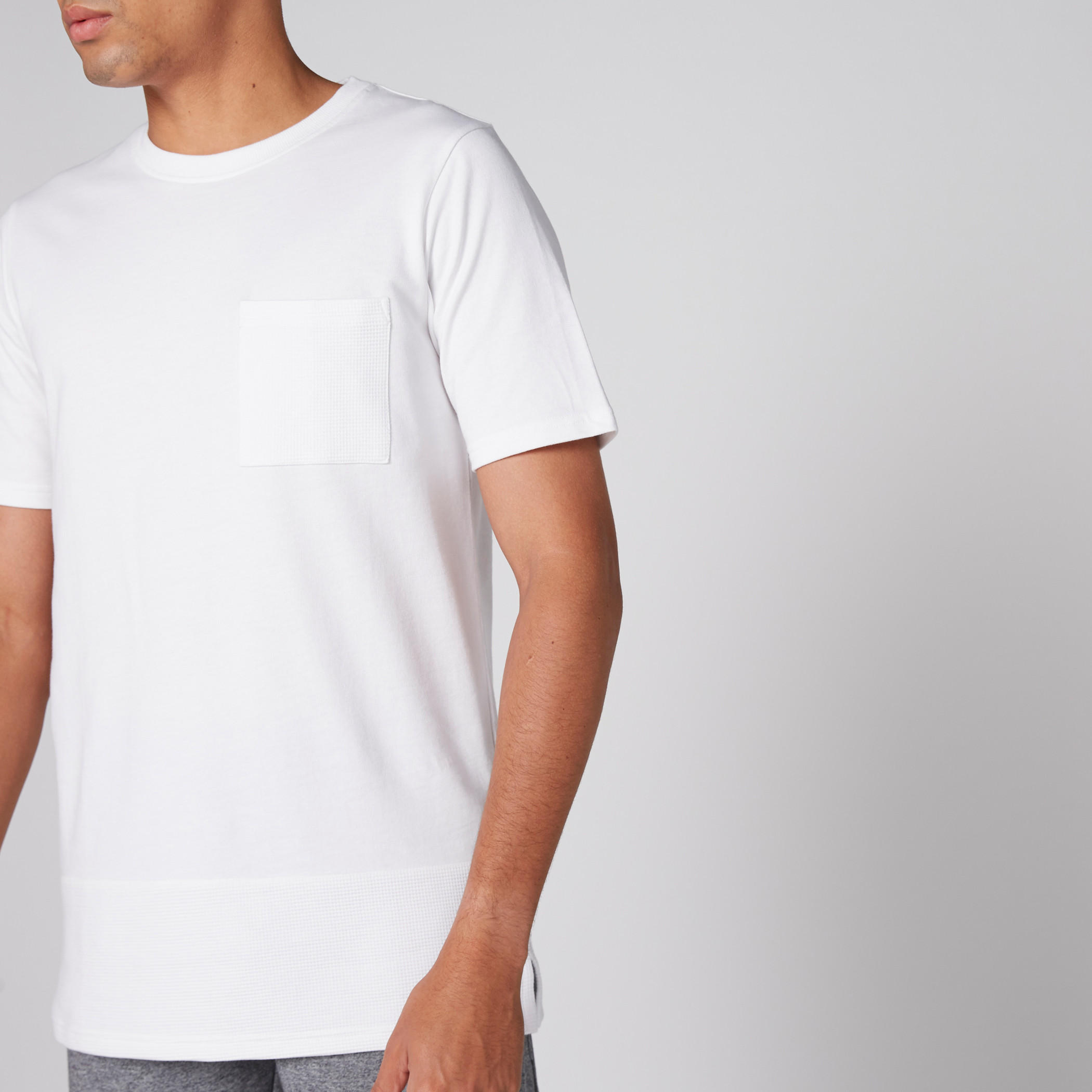 تيشيرت بياقة ضيّقة وأكمام قصيرة وجيوب-men-clothing-tshirtsandpolos-tshirts-image-4