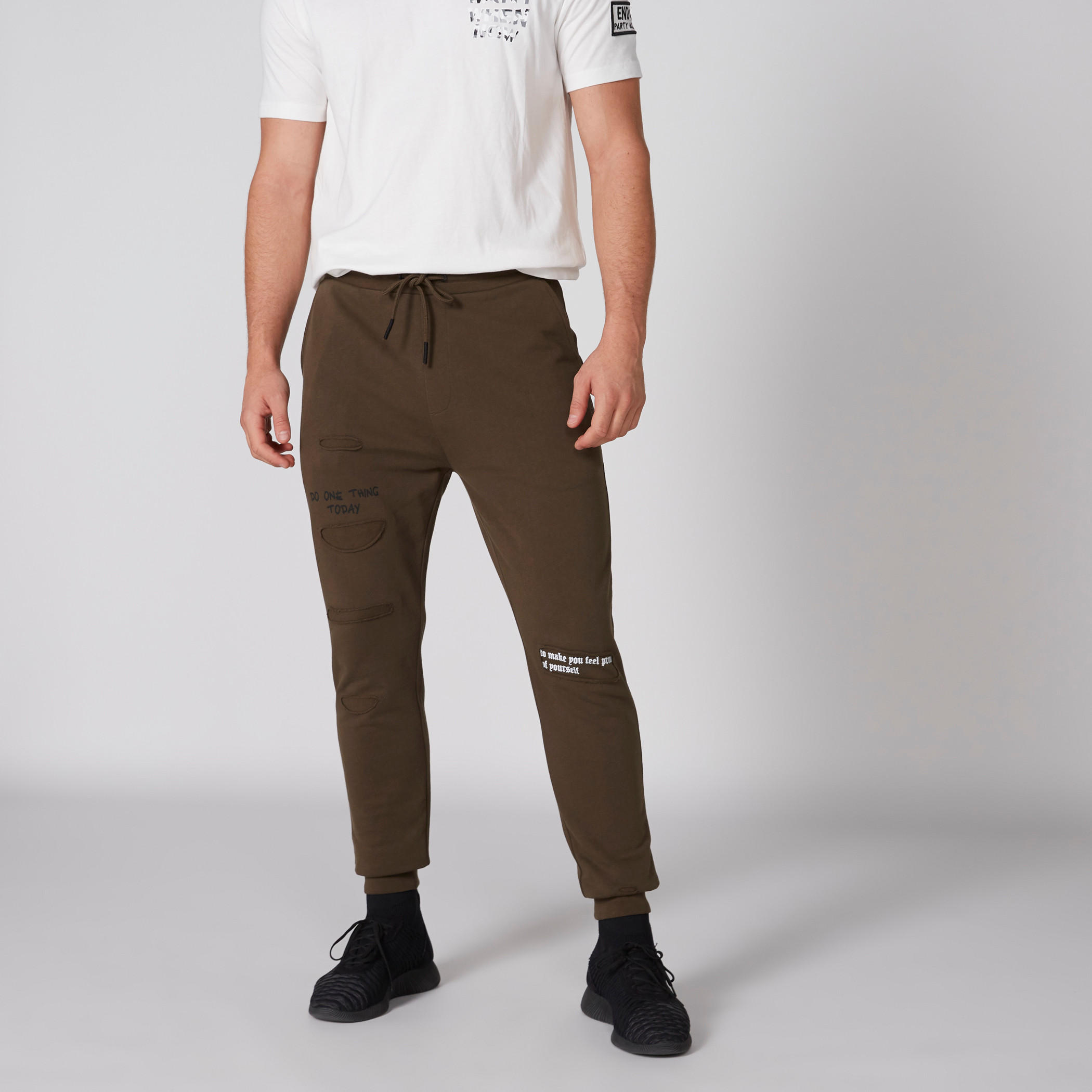 بنطال رياضي طويل بخصر مطّاطي ورباط-men-clothing-bottoms-joggers-image-3