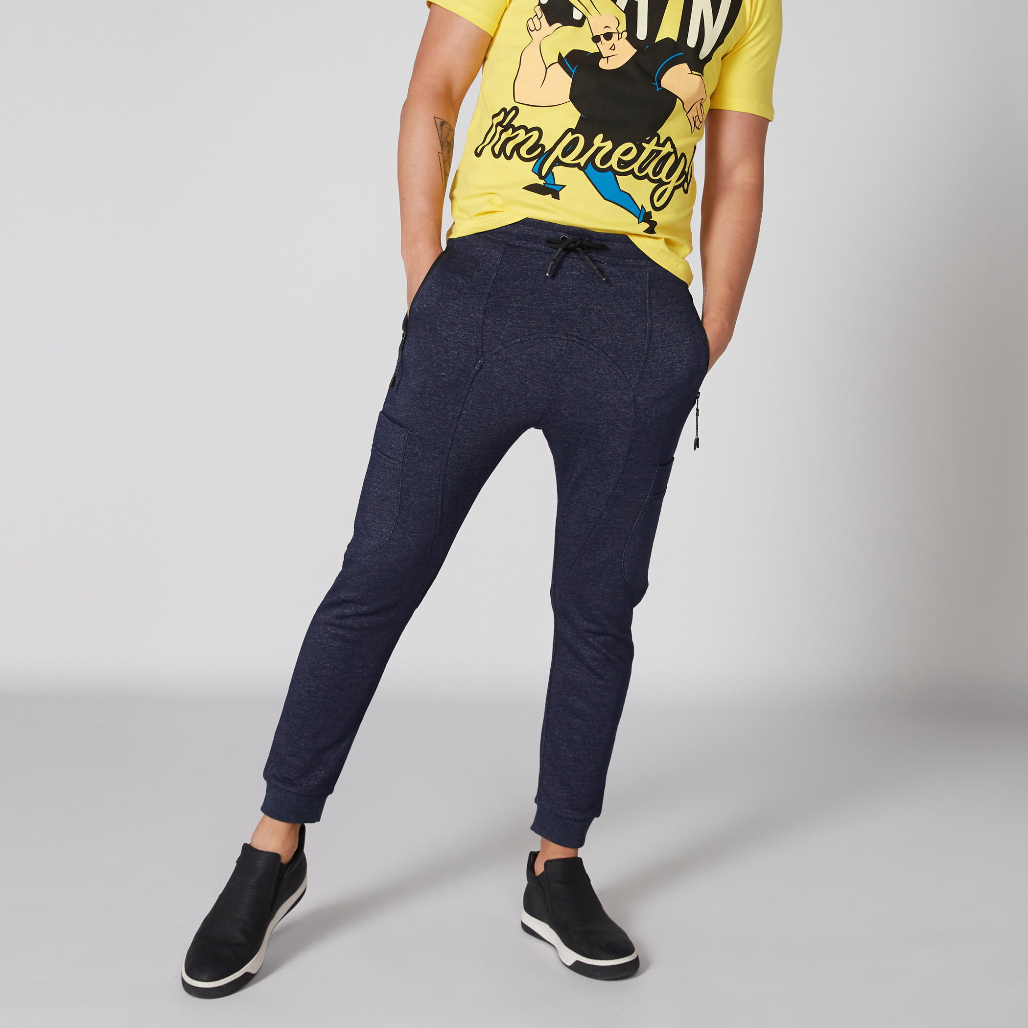 بنطال رياضي طويل بخصر مطّاطي ورباط-men-clothing-bottoms-joggers-image-1