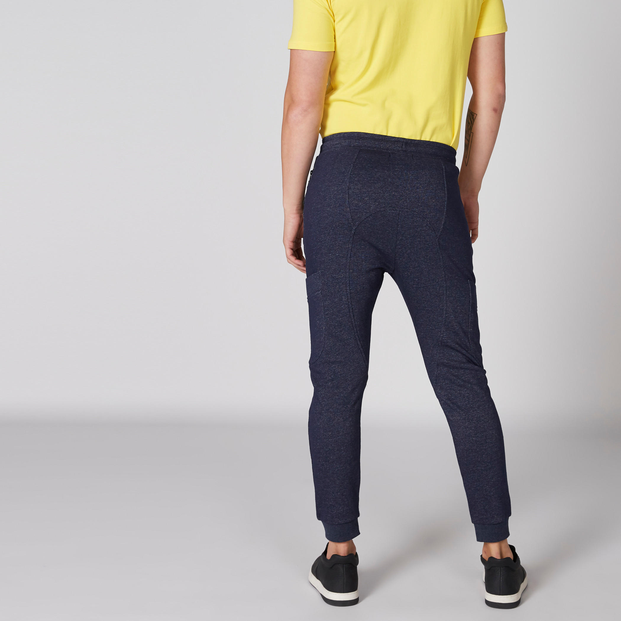 بنطال رياضي طويل بخصر مطّاطي ورباط-men-clothing-bottoms-joggers-image-2