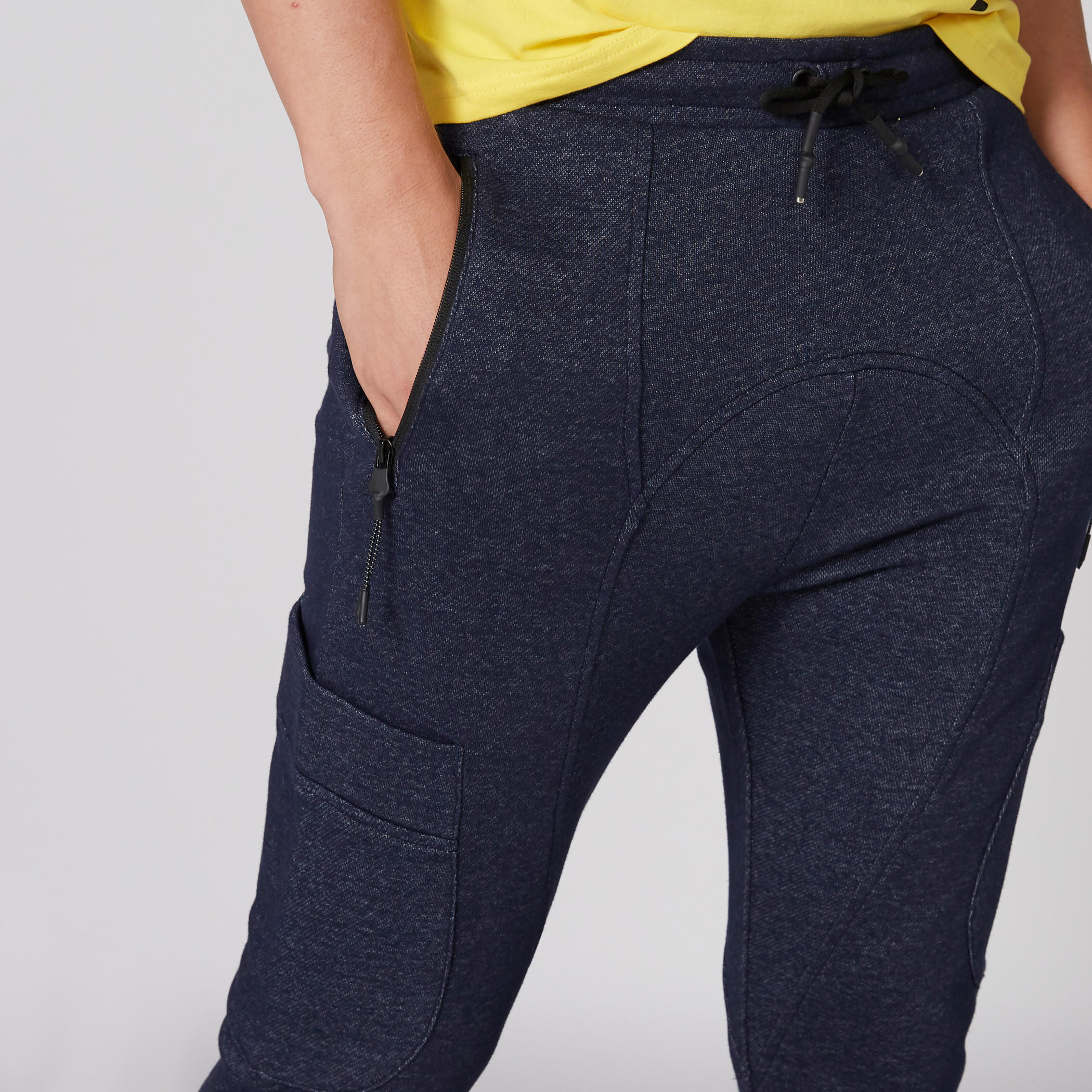 بنطال رياضي طويل بخصر مطّاطي ورباط-men-clothing-bottoms-joggers-image-5