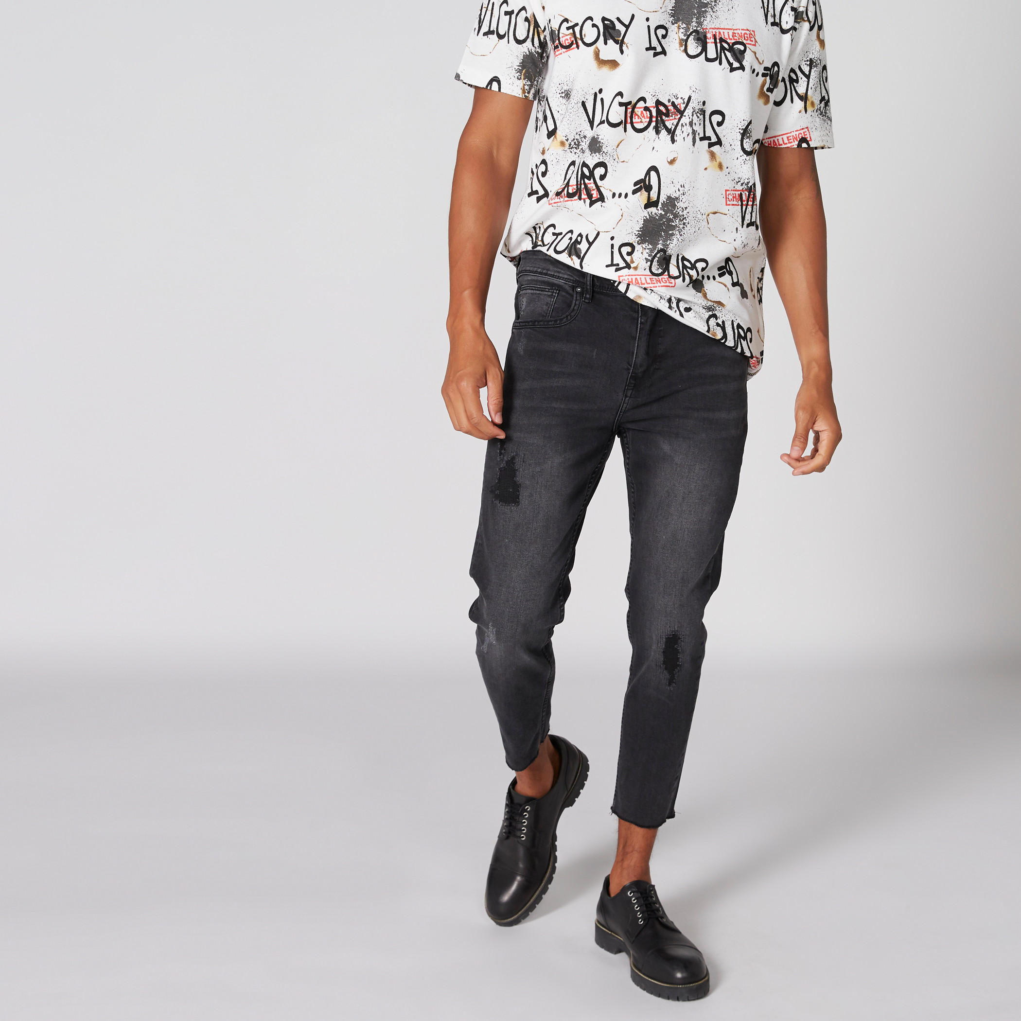 بنطال جينز طويل بتصميم ممزق وزر إغلاق وجيوب-men-clothing-bottoms-jeans-image-1