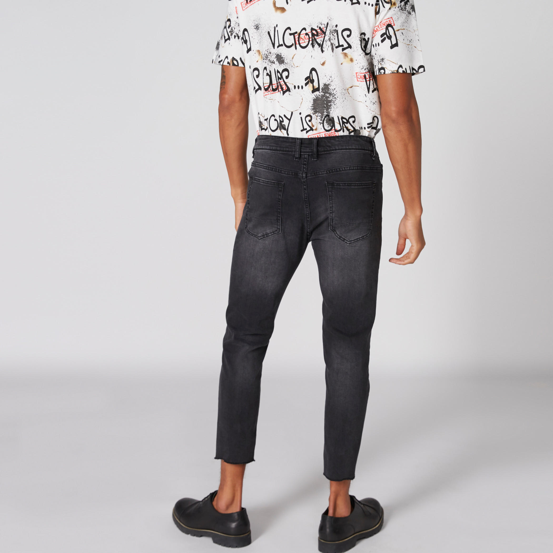 بنطال جينز طويل بتصميم ممزق وزر إغلاق وجيوب-men-clothing-bottoms-jeans-image-2