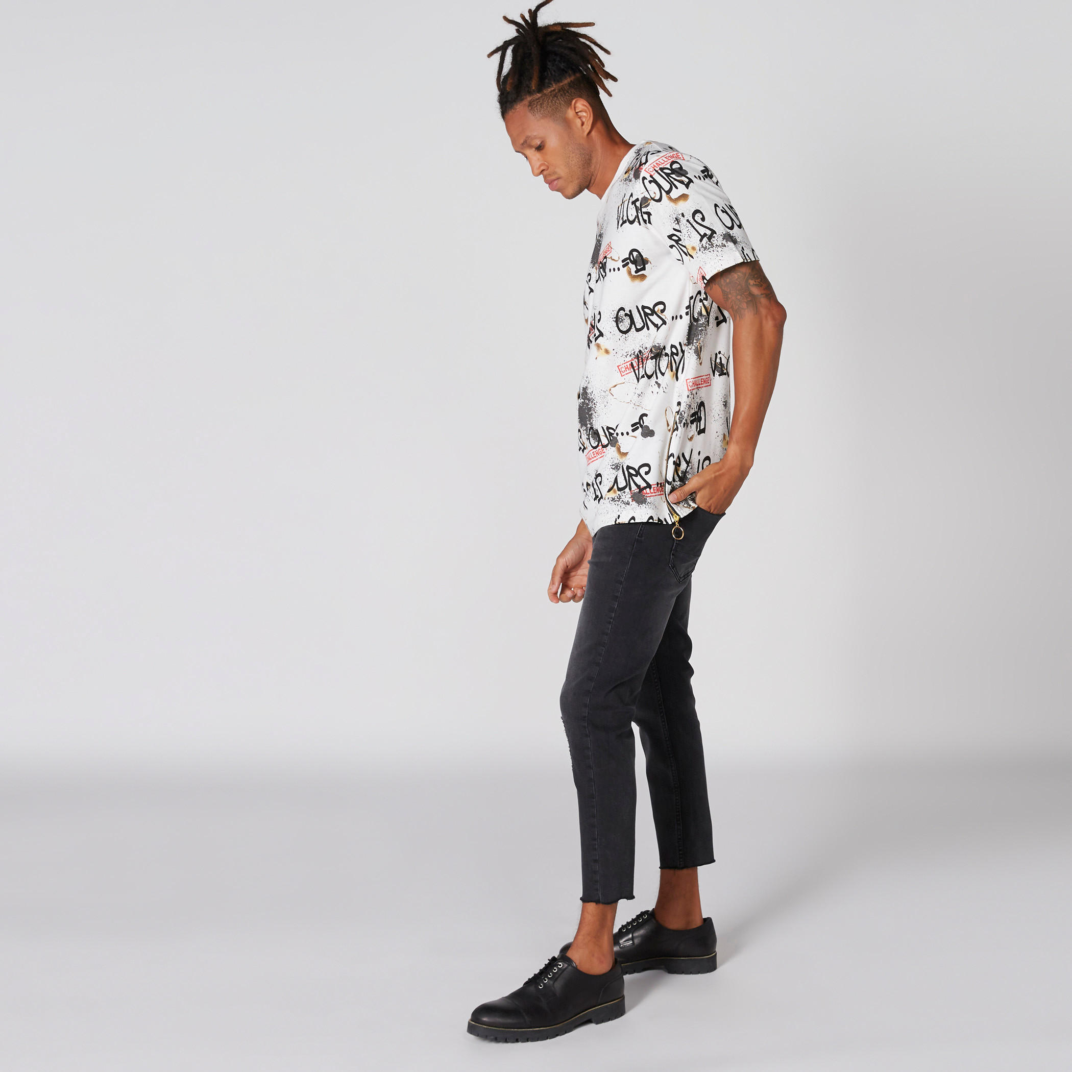بنطال جينز طويل بتصميم ممزق وزر إغلاق وجيوب-men-clothing-bottoms-jeans-image-3