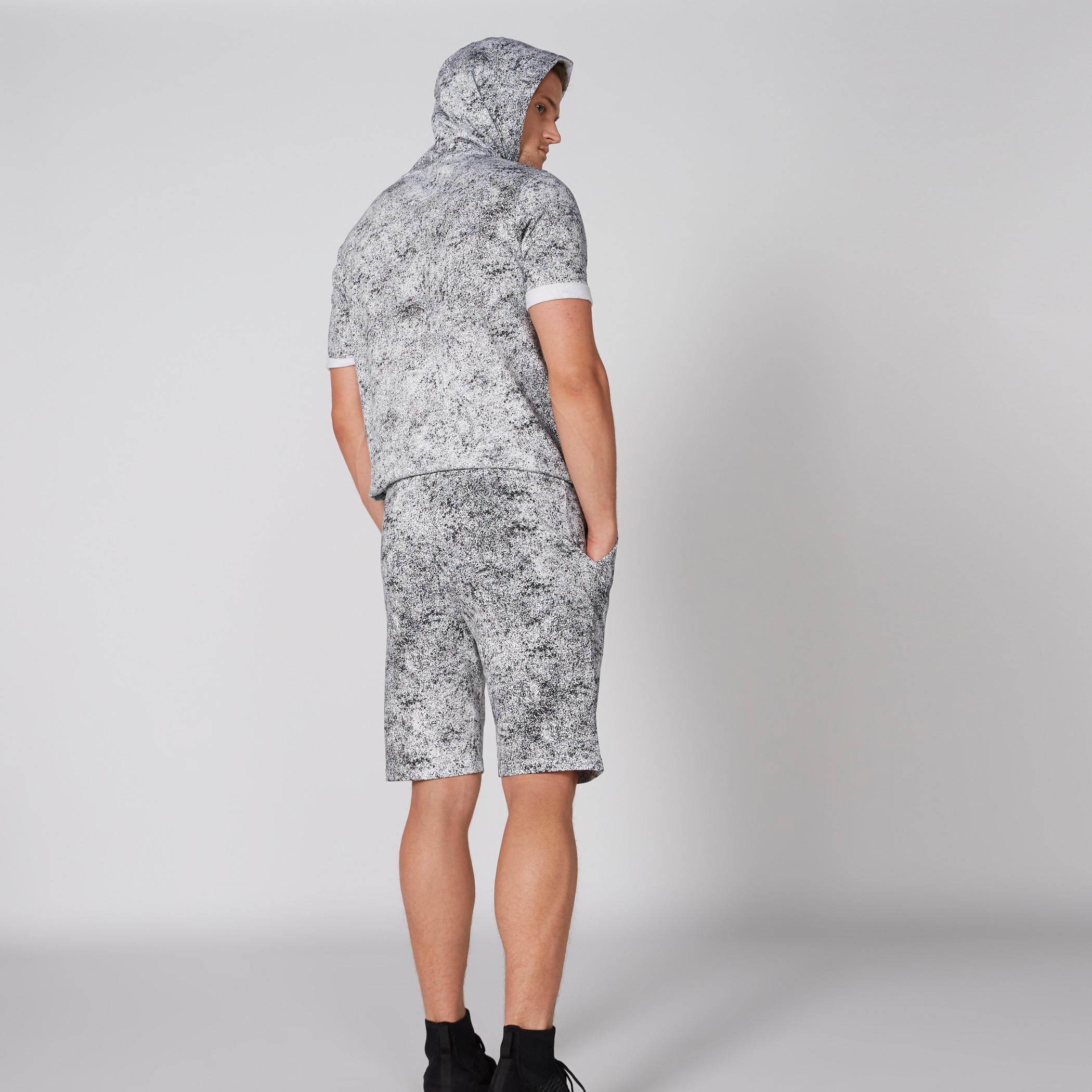 تيشيرت بأكمام قصيرة وطبعات مع قبعة-men-clothing-tshirtsandpolos-tshirts-image-2