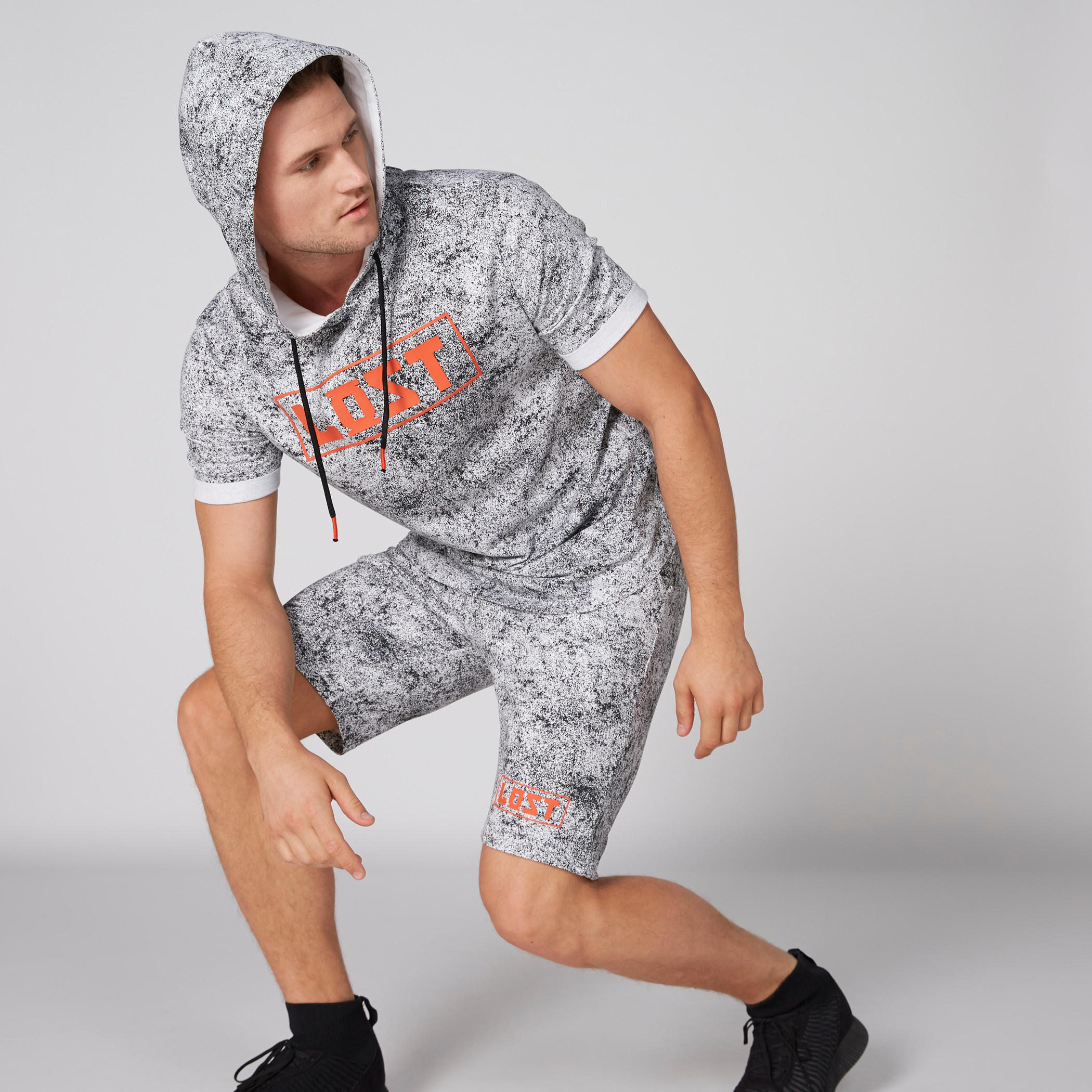 تيشيرت بأكمام قصيرة وطبعات مع قبعة-men-clothing-tshirtsandpolos-tshirts-image-3