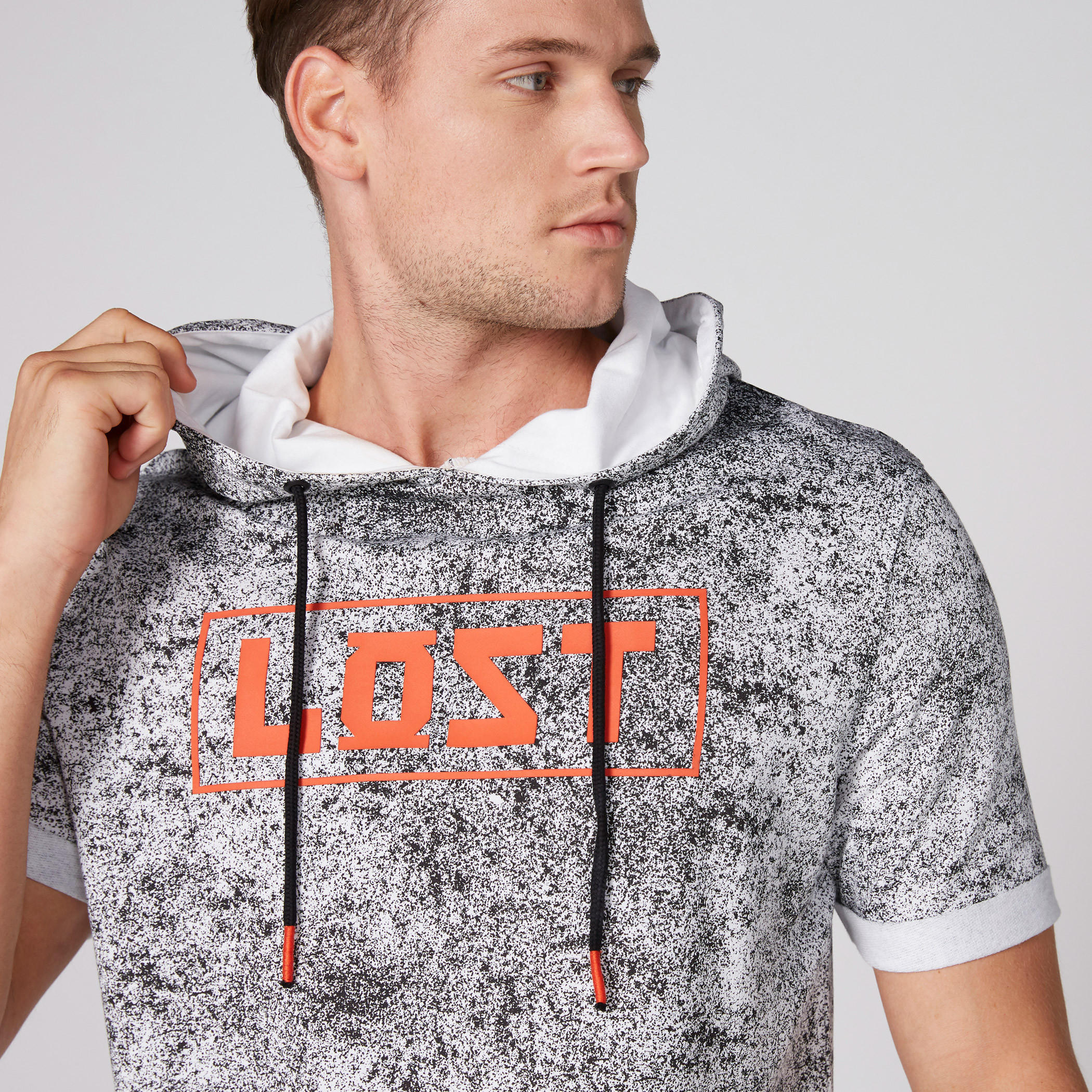 تيشيرت بأكمام قصيرة وطبعات مع قبعة-men-clothing-tshirtsandpolos-tshirts-image-4