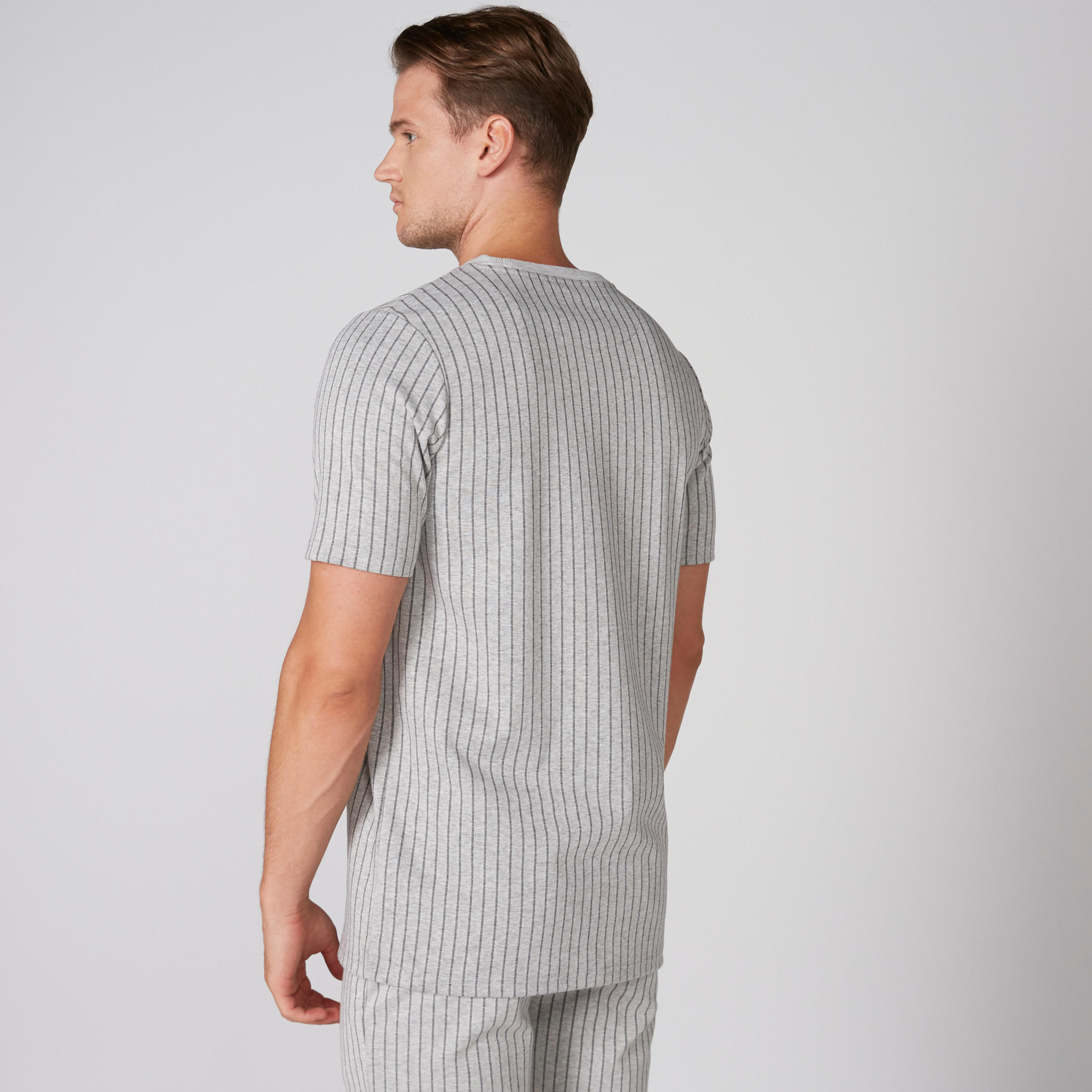تيشيرت مقلّم بياقة مستديرة وأكمام قصيرة-men-clothing-tshirtsandpolos-tshirts-image-2