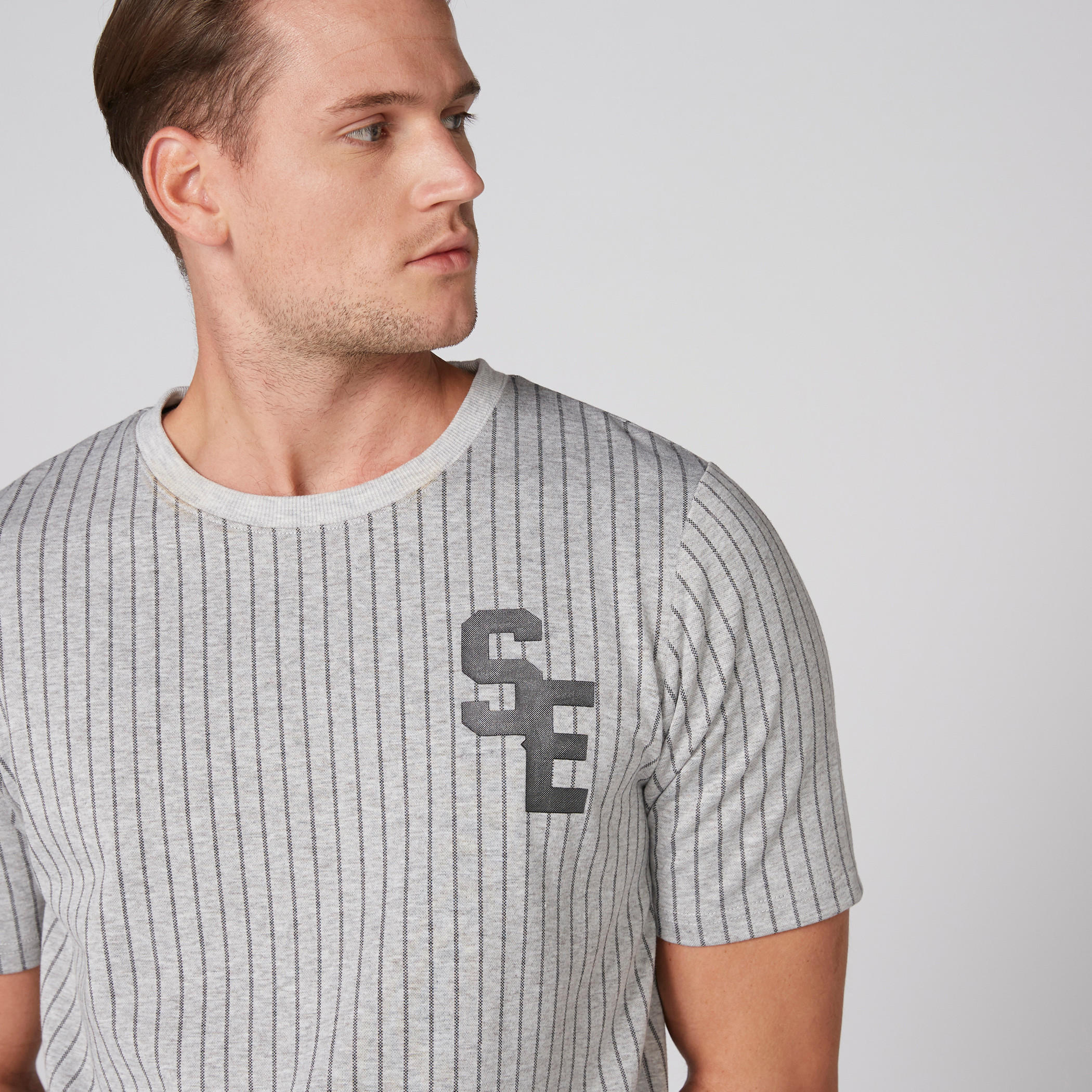 تيشيرت مقلّم بياقة مستديرة وأكمام قصيرة-men-clothing-tshirtsandpolos-tshirts-image-4