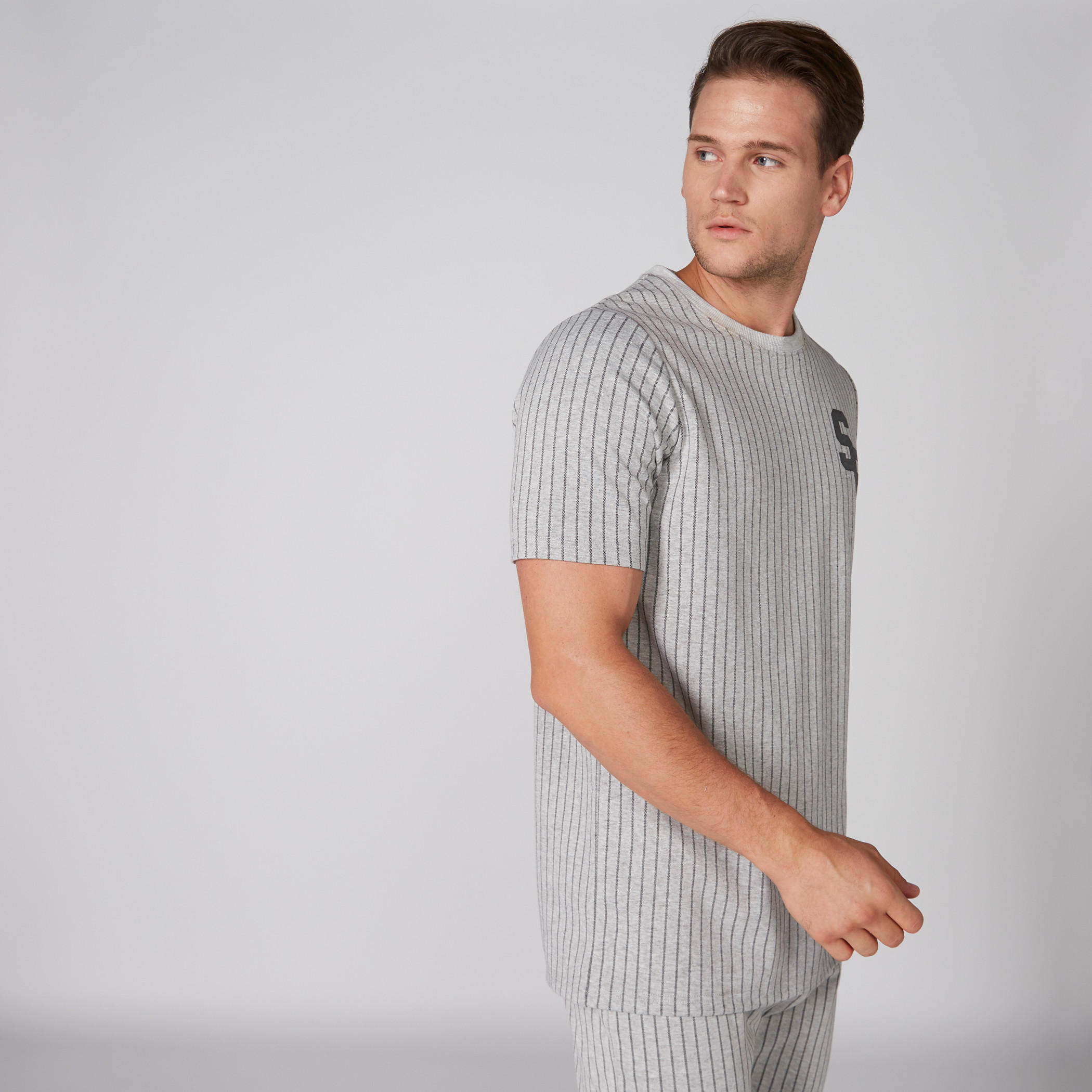 تيشيرت مقلّم بياقة مستديرة وأكمام قصيرة-men-clothing-tshirtsandpolos-tshirts-image-5