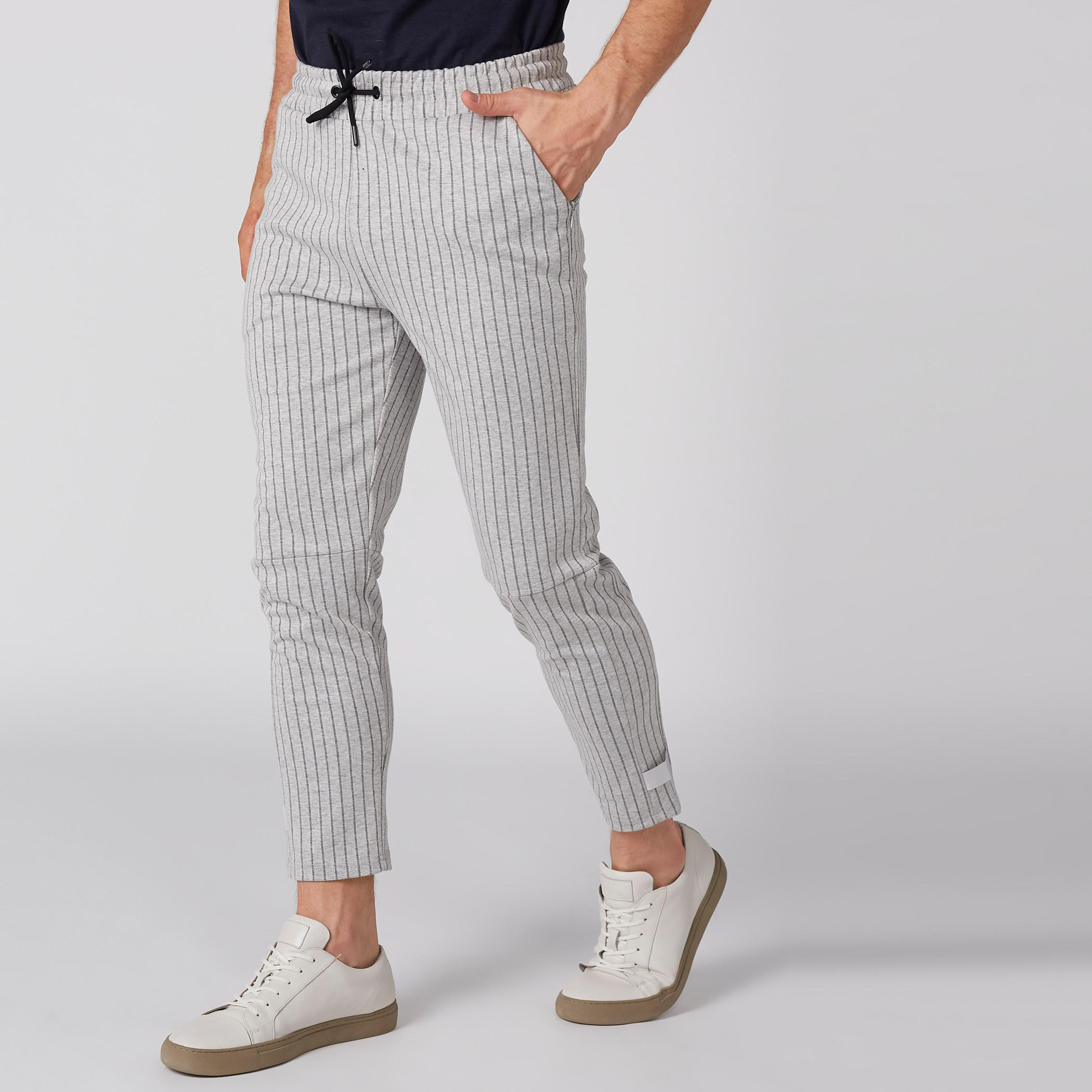 بنطال مقلّم بطول الكاحل برباط وجيوب-men-clothing-bottoms-trousersandchinos-trousers-image-3