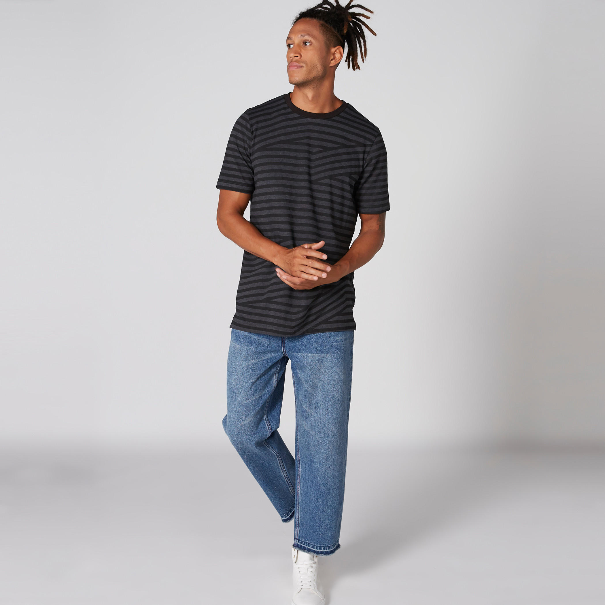 تيشيرت مقلّم بياقة مستديرة وأكمام قصيرة-men-clothing-tshirtsandpolos-tshirts-image-3