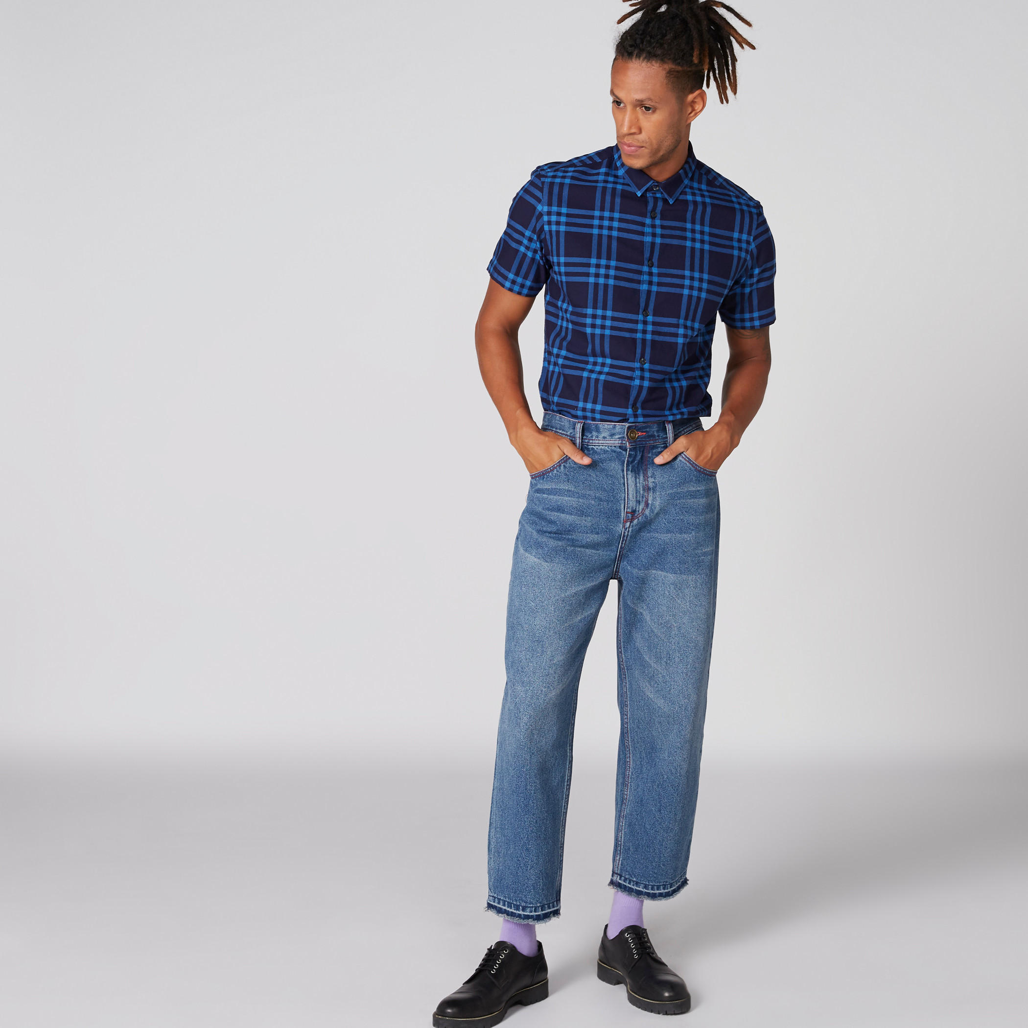 قميص كاروهات بأكمام قصيرة وأزرار-men-clothing-shirts-image-1