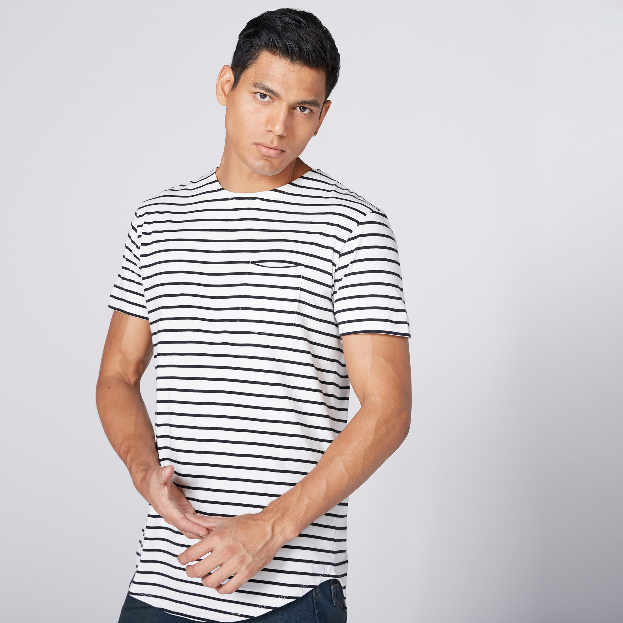 تيشيرت مقلم بياقة مستديرة وأكمام قصيرة-men-clothing-tshirtsandpolos-tshirts-image-1