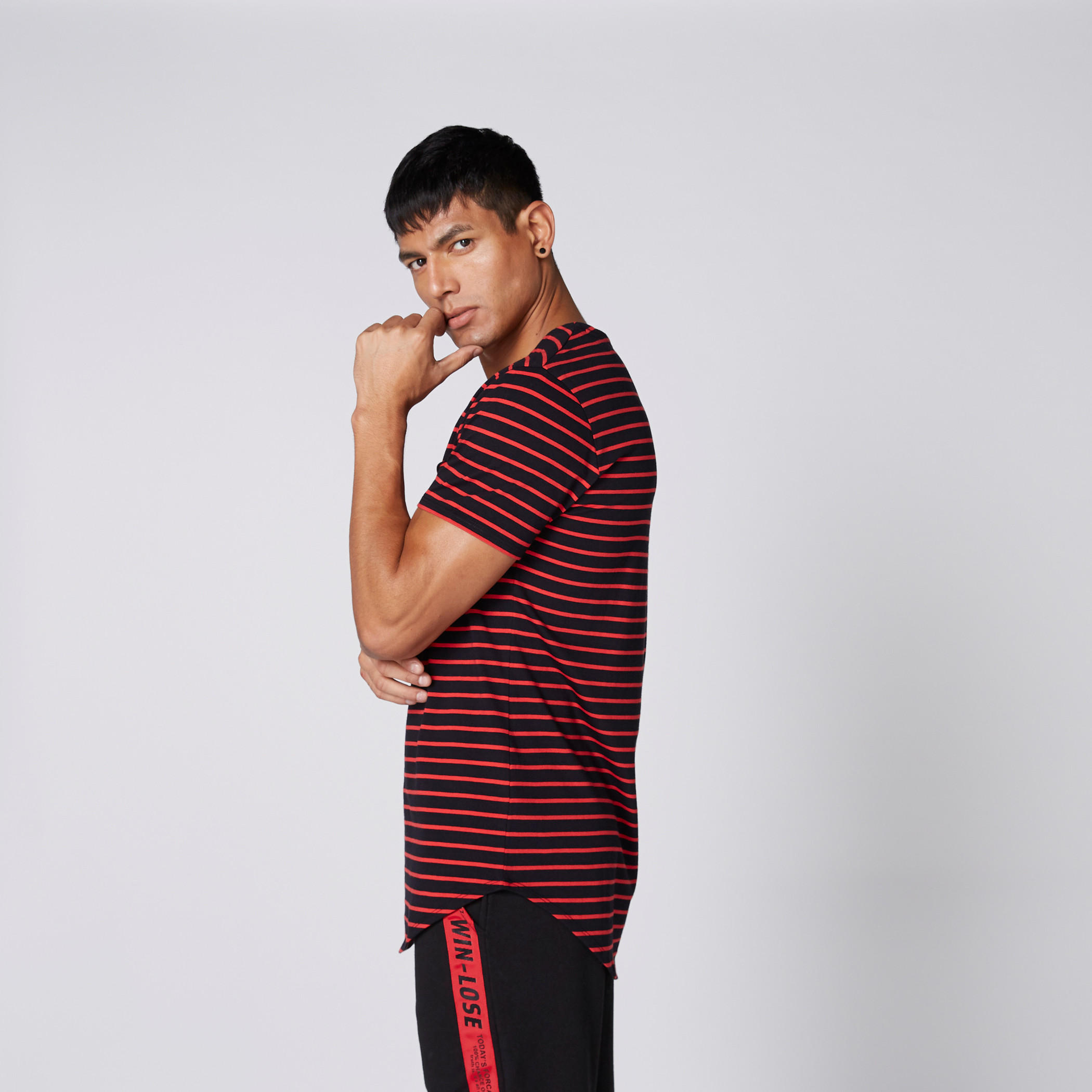 تيشيرت مقلّم بياقة مستديرة وأكمام قصيرة-men-clothing-tshirtsandpolos-tshirts-image-1