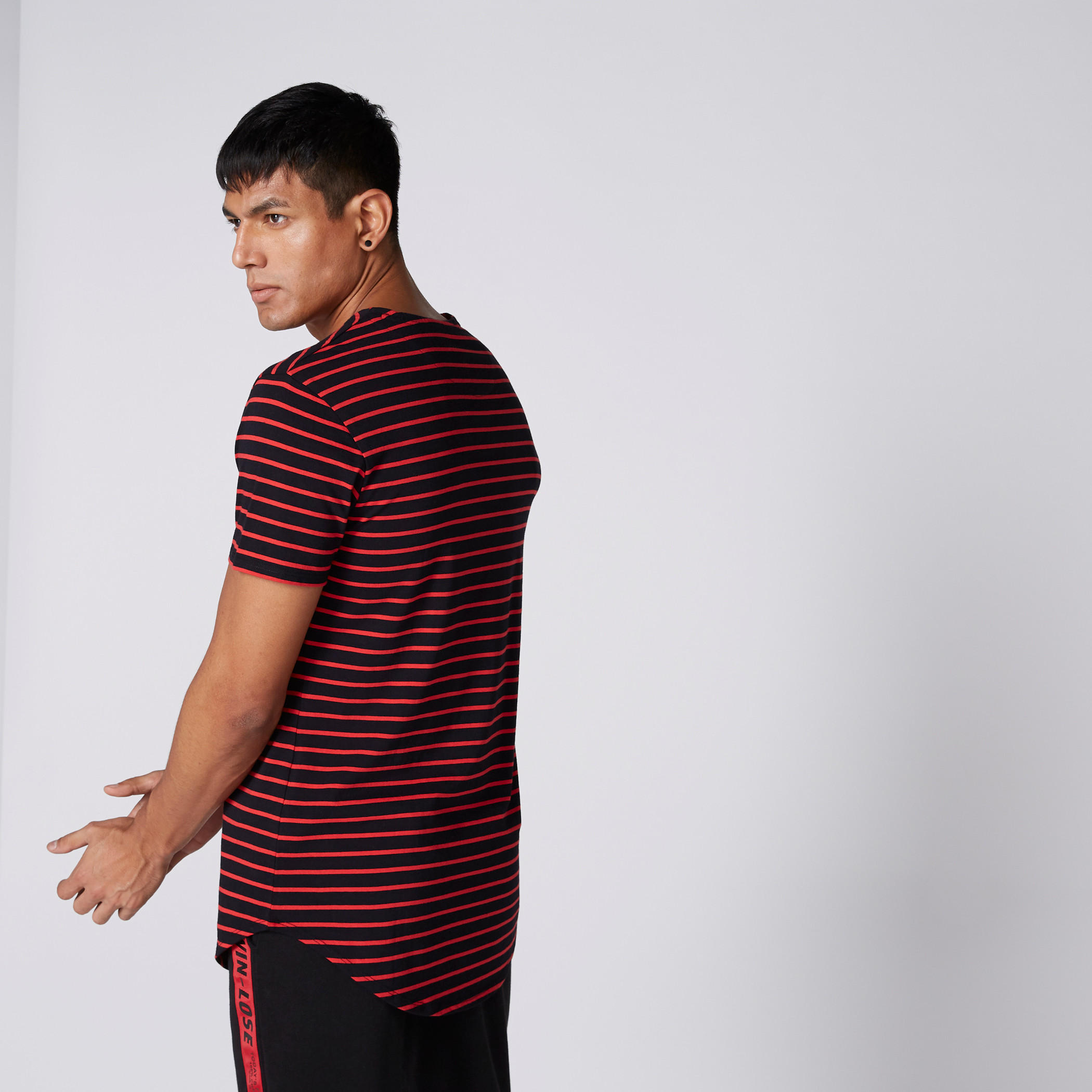 تيشيرت مقلّم بياقة مستديرة وأكمام قصيرة-men-clothing-tshirtsandpolos-tshirts-image-3